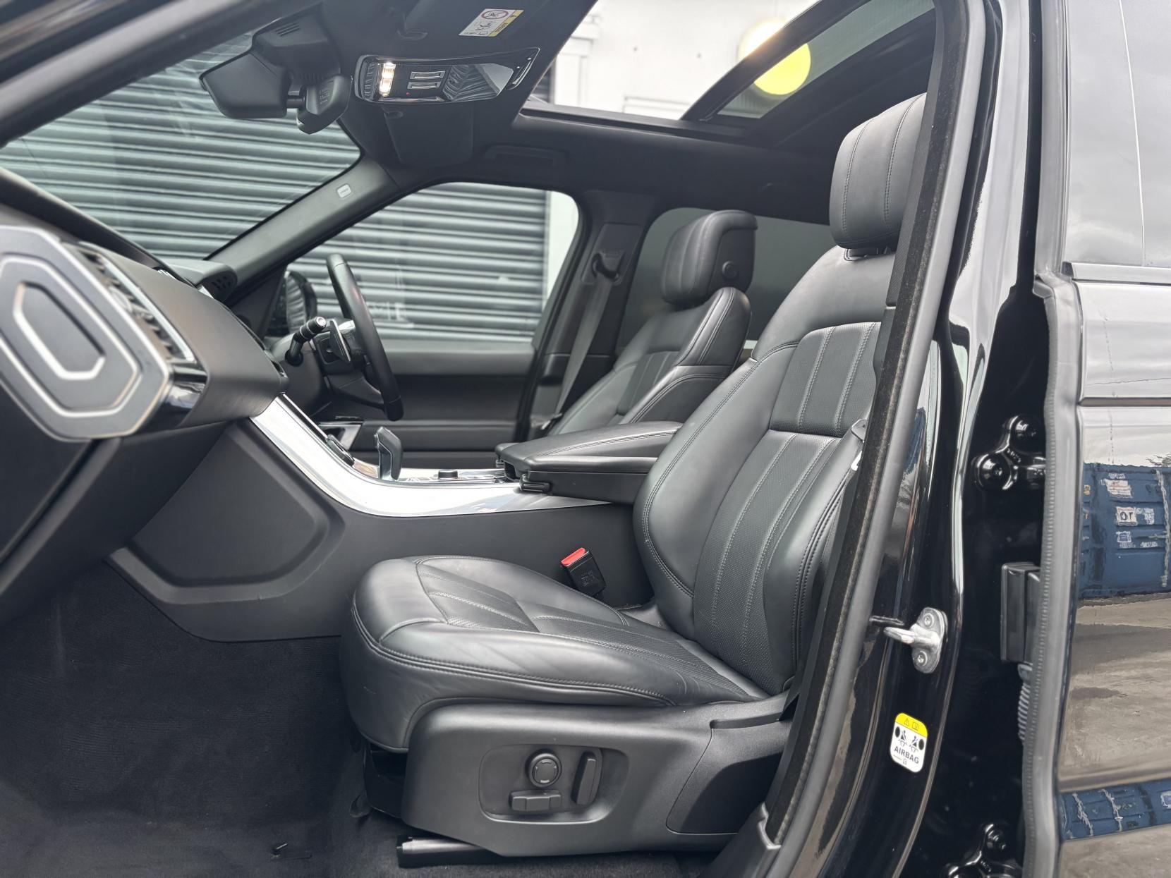 Land Rover Range Rover Sport 3.0 D300 MHEV HSE Dynamic Black SUV 5dr Diesel Auto 4WD Euro 6 (s/s) (300 ps)