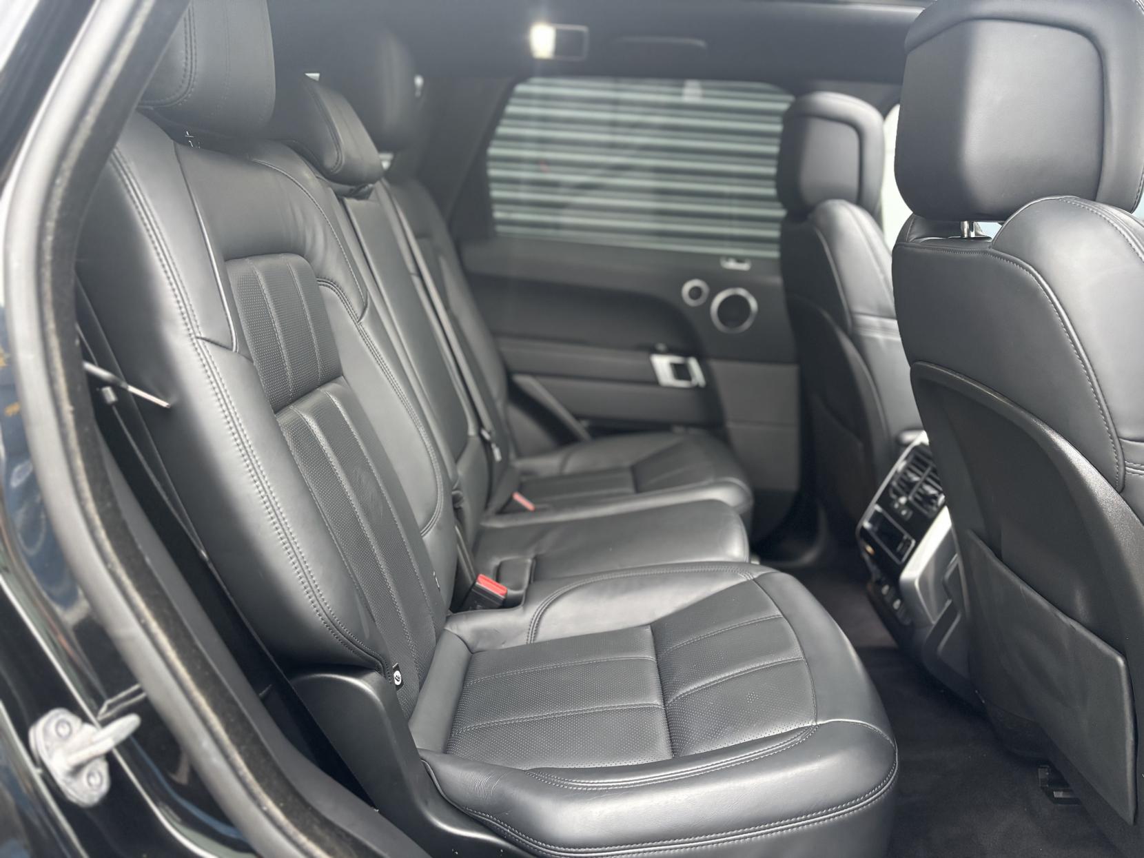 Land Rover Range Rover Sport 3.0 D300 MHEV HSE Dynamic Black SUV 5dr Diesel Auto 4WD Euro 6 (s/s) (300 ps)