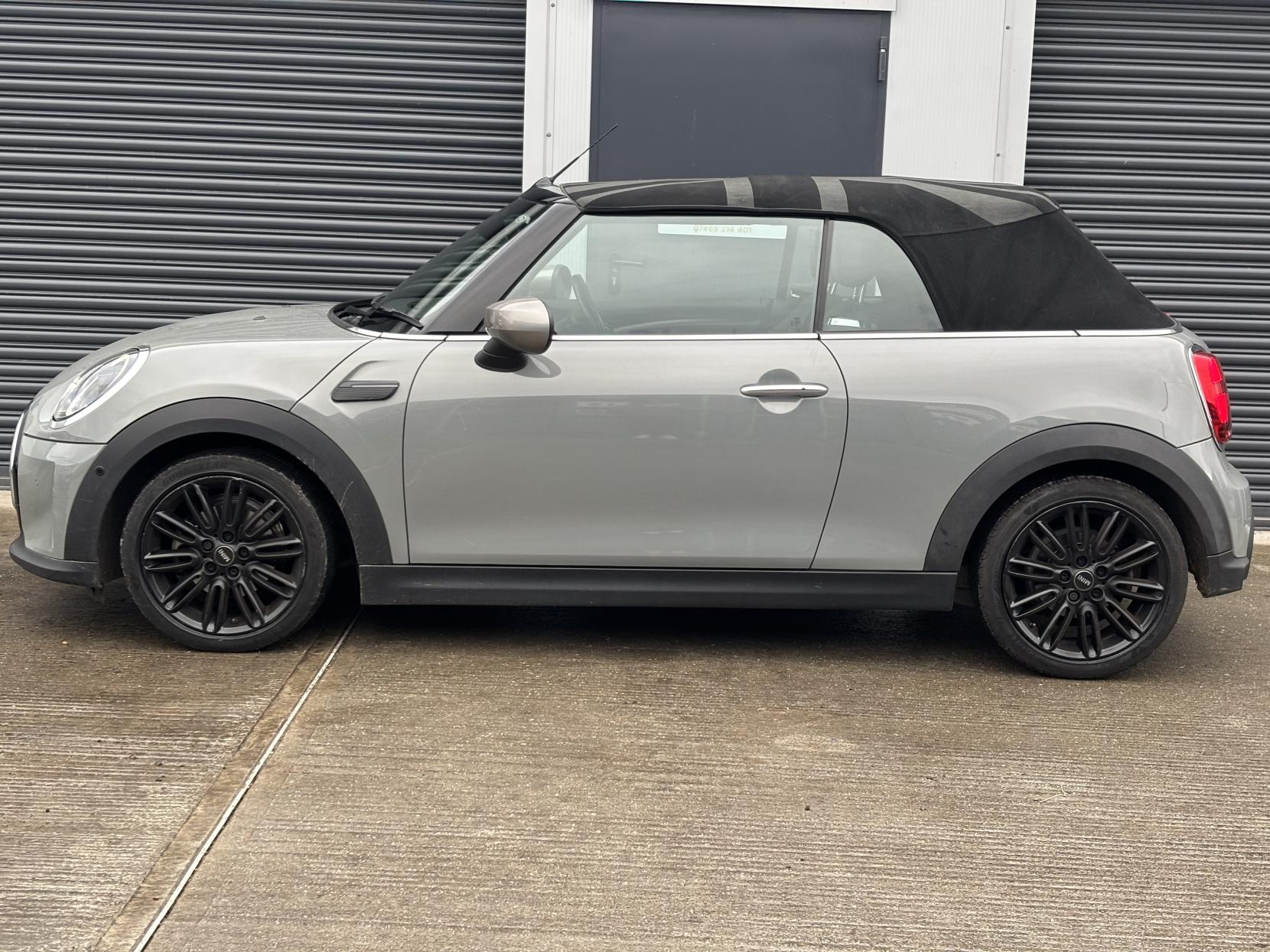MINI Convertible 1.5 Cooper Exclusive Convertible 2dr Petrol Steptronic Euro 6 (s/s) (136 ps)