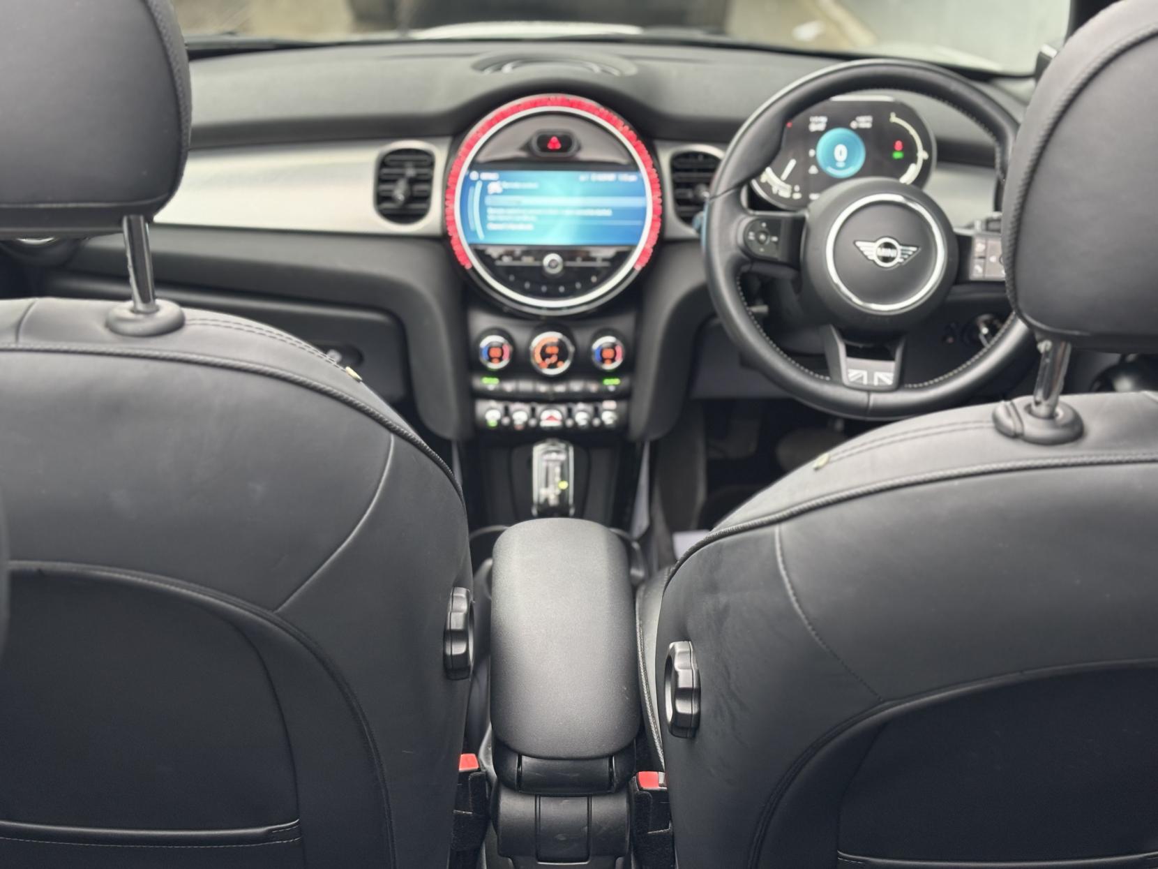 MINI Convertible 1.5 Cooper Exclusive Convertible 2dr Petrol Steptronic Euro 6 (s/s) (136 ps)