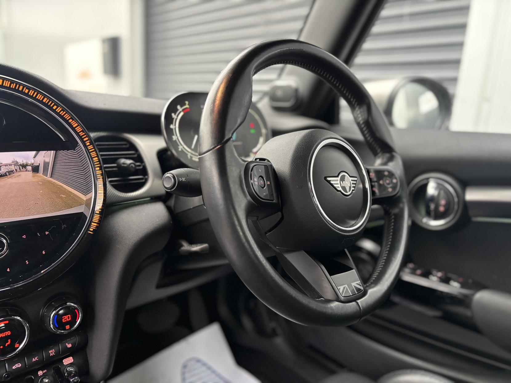 MINI Convertible 1.5 Cooper Exclusive Convertible 2dr Petrol Steptronic Euro 6 (s/s) (136 ps)