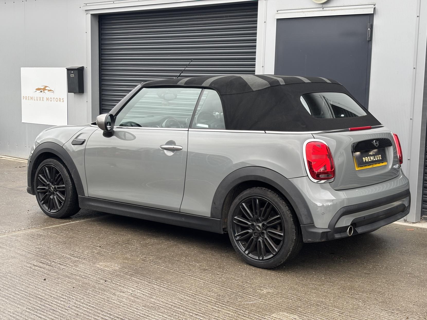 MINI Convertible 1.5 Cooper Exclusive Convertible 2dr Petrol Steptronic Euro 6 (s/s) (136 ps)