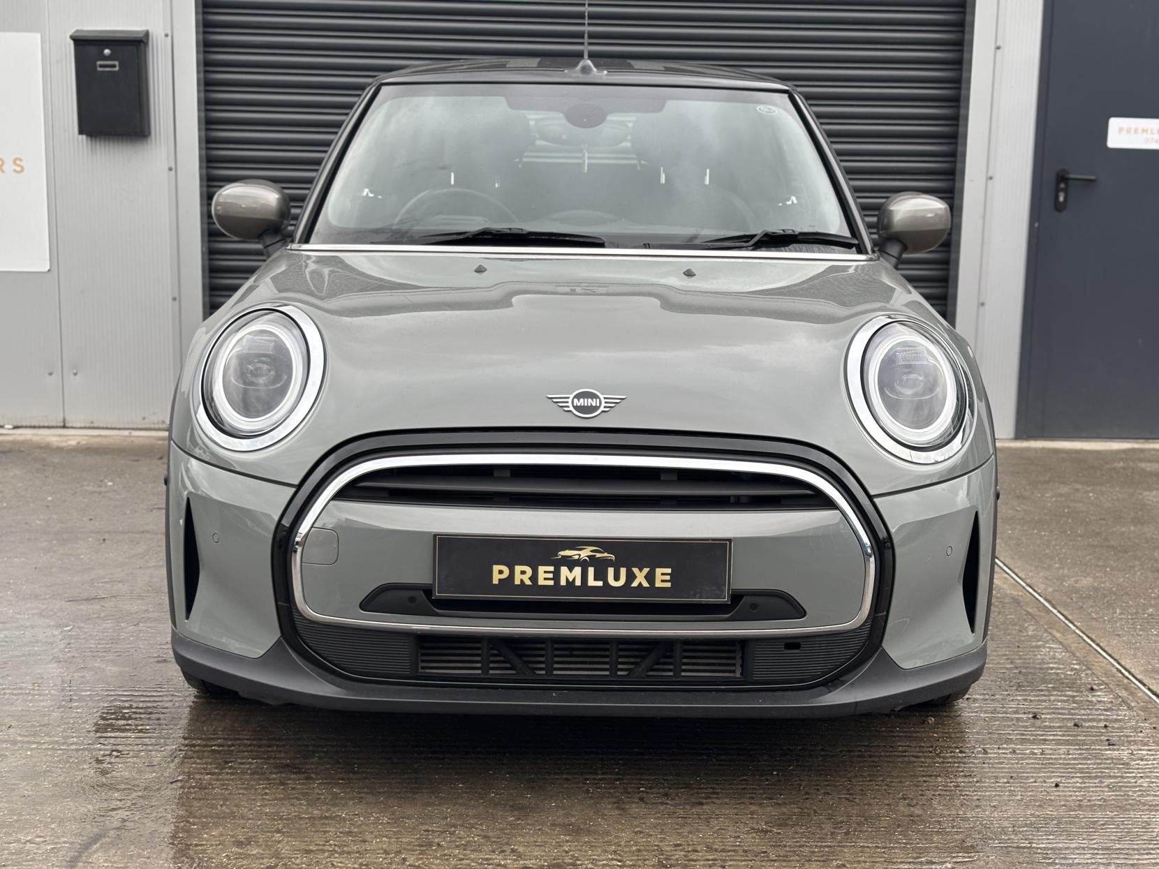 MINI Convertible 1.5 Cooper Exclusive Convertible 2dr Petrol Steptronic Euro 6 (s/s) (136 ps)