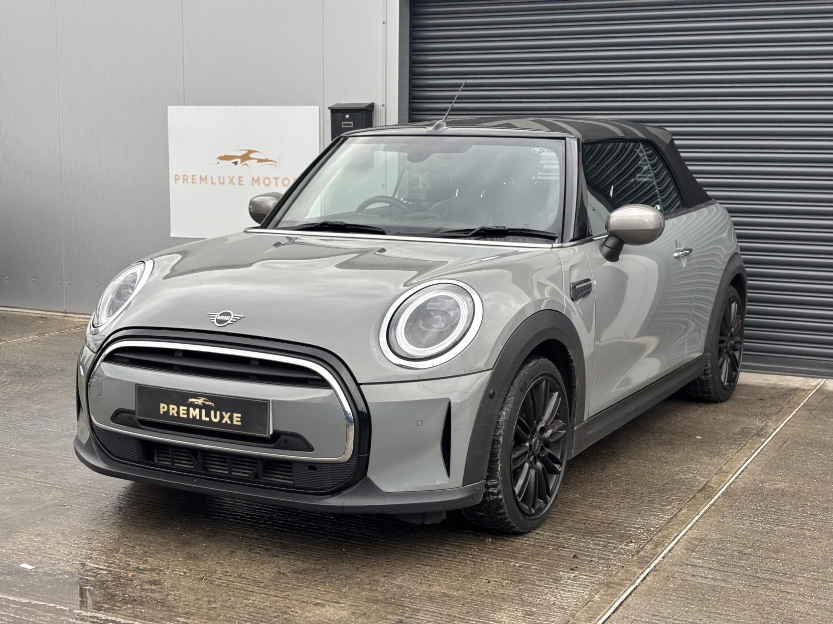 MINI Convertible 1.5 Cooper Exclusive Convertible 2dr Petrol Steptronic Euro 6 (s/s) (136 ps)