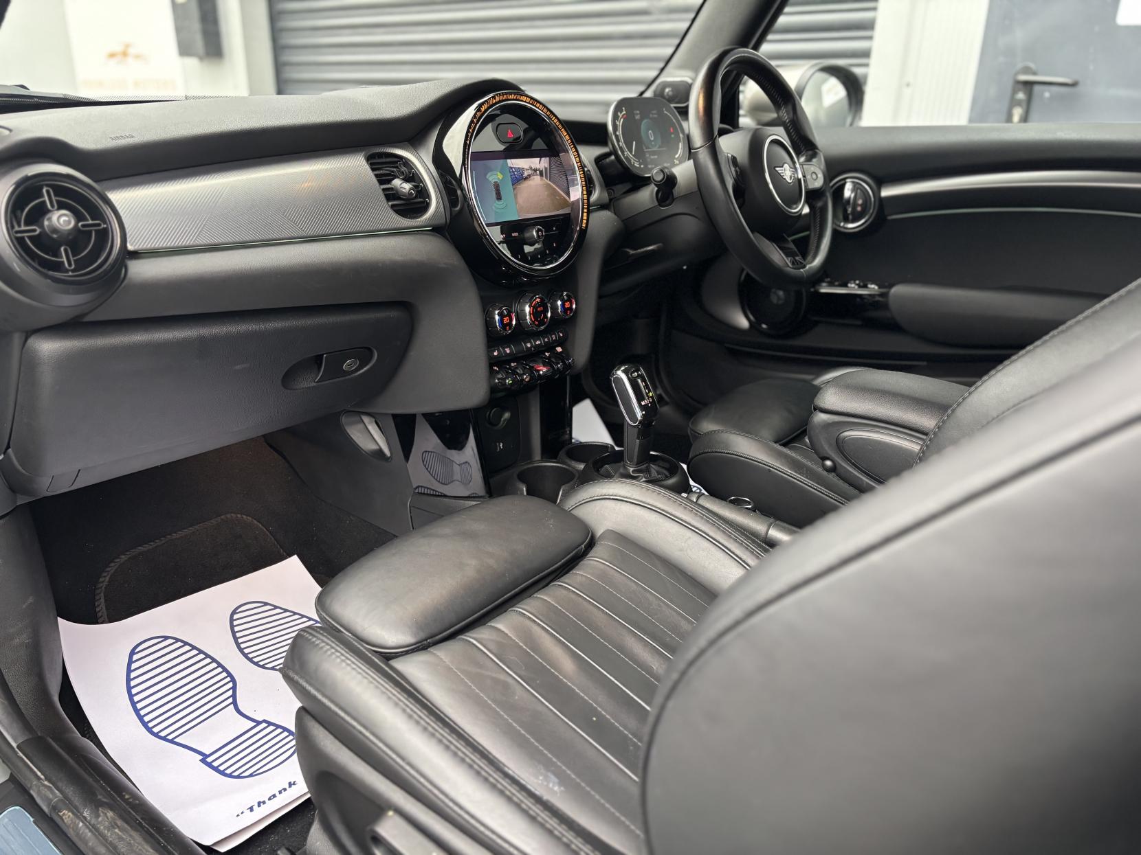 MINI Convertible 1.5 Cooper Exclusive Convertible 2dr Petrol Steptronic Euro 6 (s/s) (136 ps)