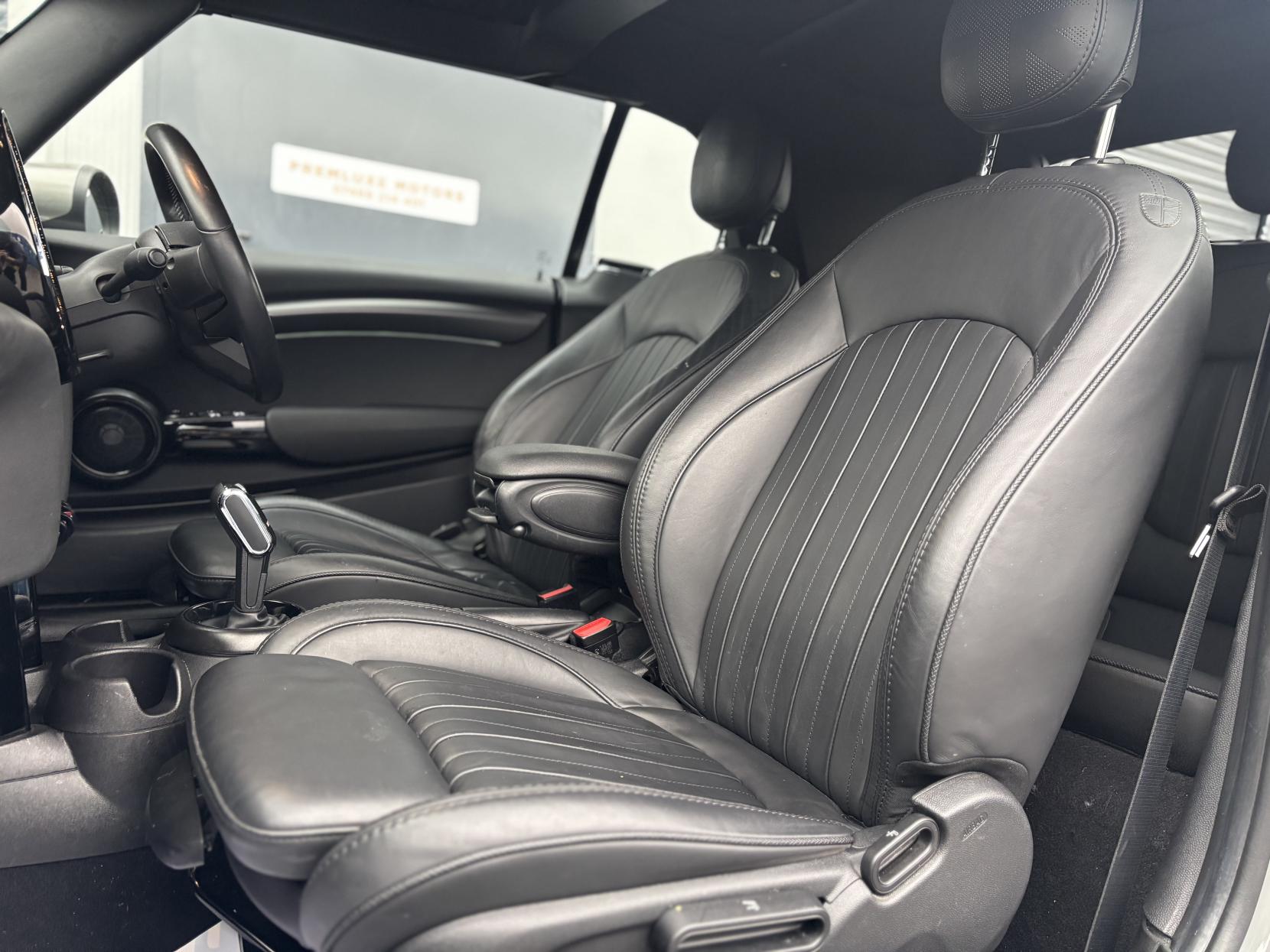 MINI Convertible 1.5 Cooper Exclusive Convertible 2dr Petrol Steptronic Euro 6 (s/s) (136 ps)