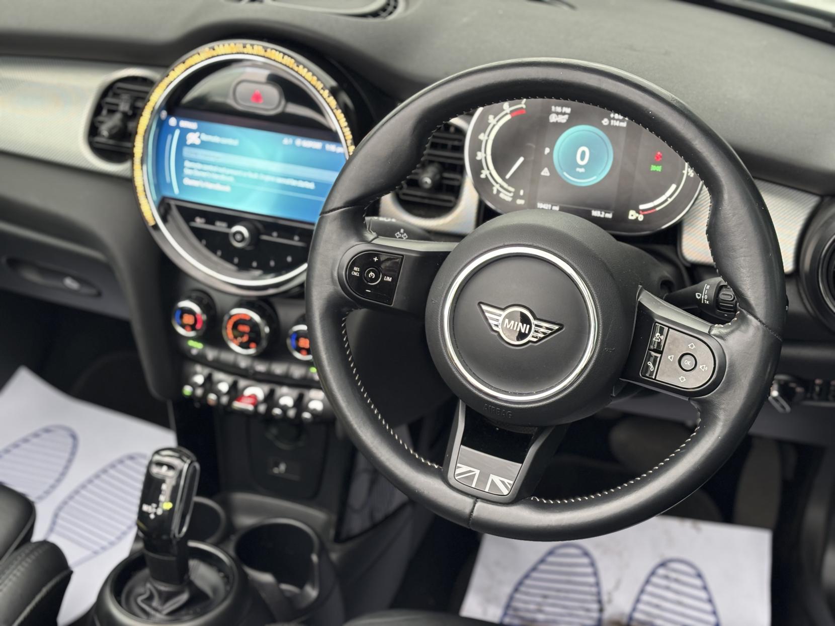 MINI Convertible 1.5 Cooper Exclusive Convertible 2dr Petrol Steptronic Euro 6 (s/s) (136 ps)