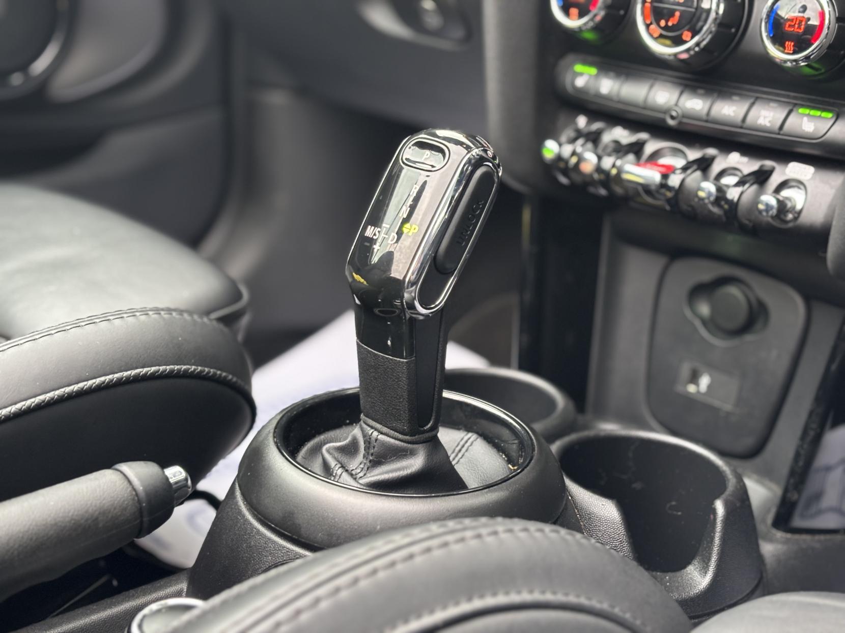 MINI Convertible 1.5 Cooper Exclusive Convertible 2dr Petrol Steptronic Euro 6 (s/s) (136 ps)