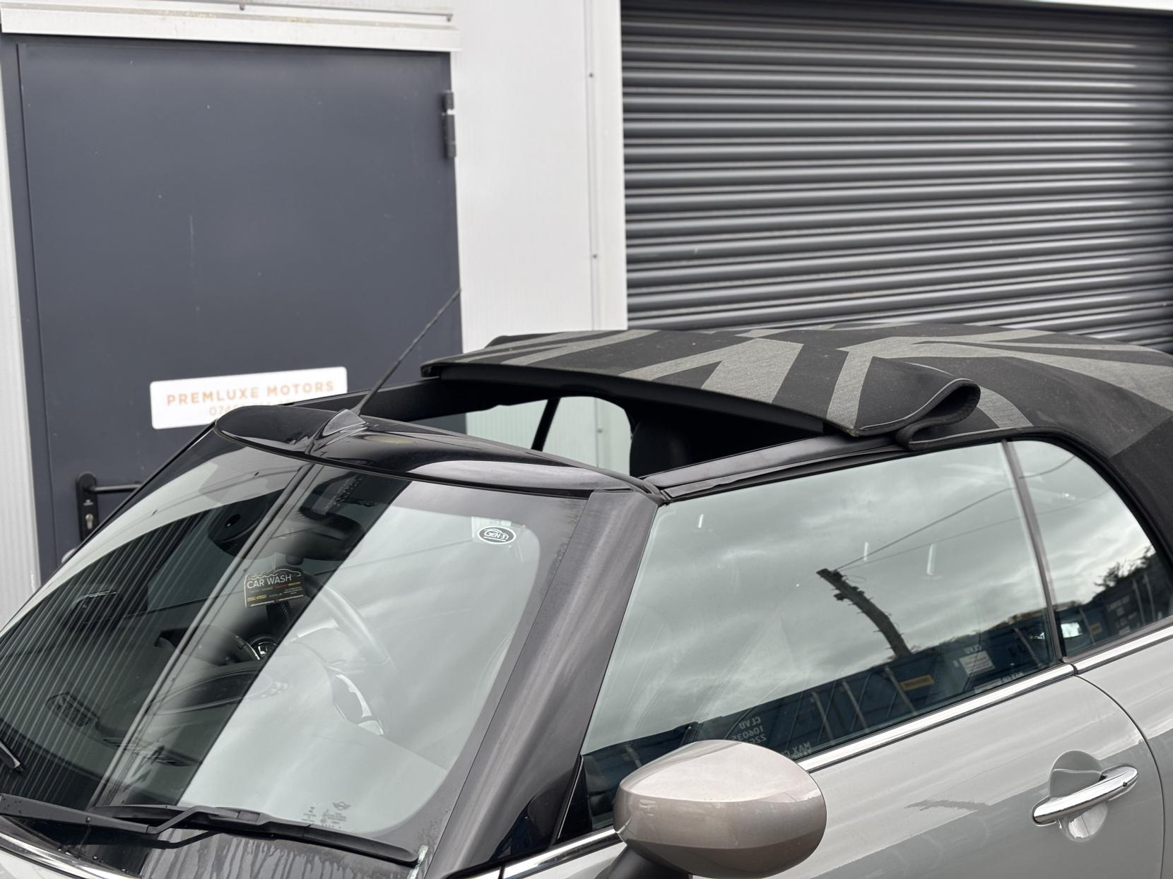 MINI Convertible 1.5 Cooper Exclusive Convertible 2dr Petrol Steptronic Euro 6 (s/s) (136 ps)