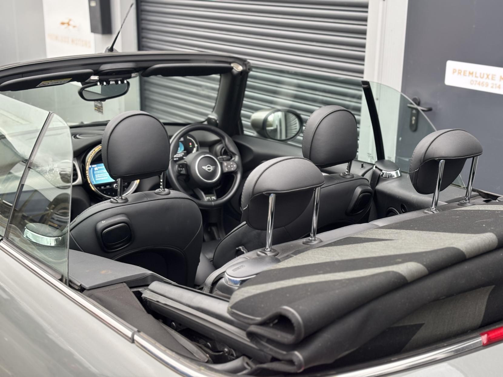 MINI Convertible 1.5 Cooper Exclusive Convertible 2dr Petrol Steptronic Euro 6 (s/s) (136 ps)