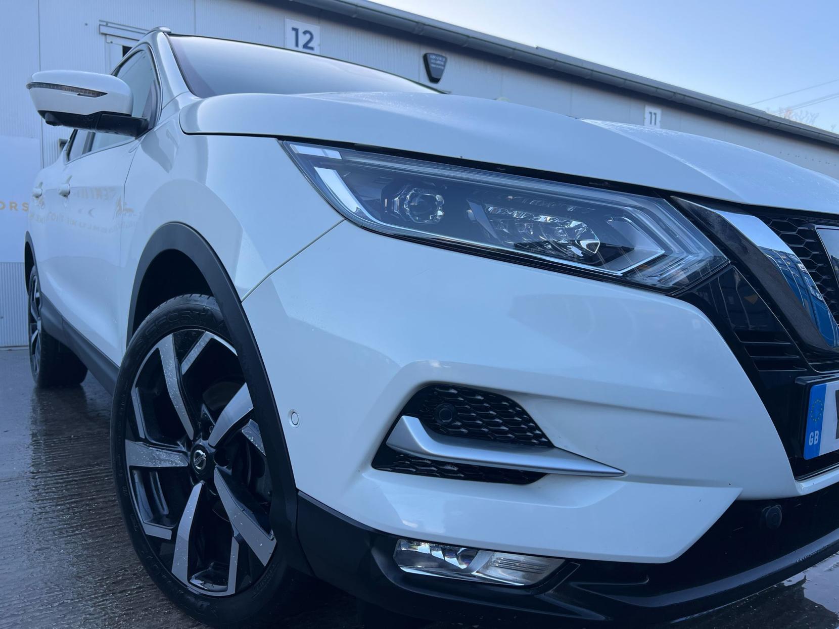 Nissan Qashqai 1.6 DIG-T Tekna SUV 5dr Petrol Manual Euro 6 (s/s) (163 ps)