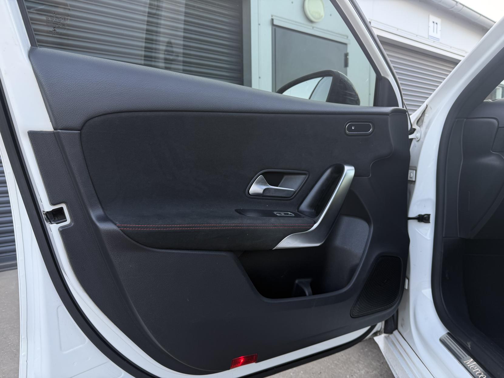 Mercedes-Benz A Class 1.5 A180d AMG Line (Premium) Hatchback 5dr Diesel 7G-DCT Euro 6 (s/s) (116 ps)