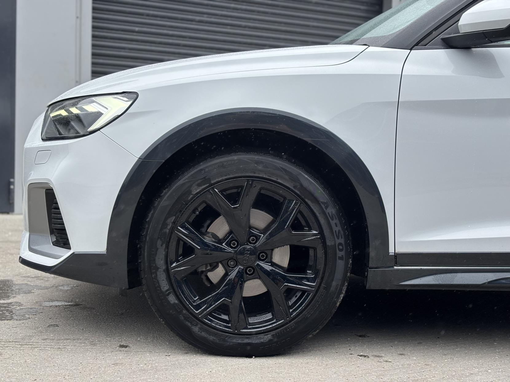 Audi A1 1.0 TFSI 30 Citycarver 5dr Petrol S Tronic Euro 6 (s/s) (116 ps)