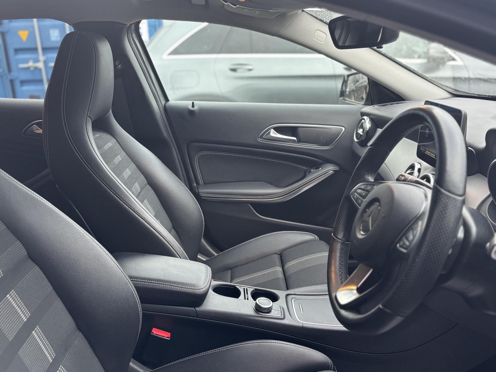 Mercedes-Benz GLA 1.6 GLA180 Urban Edition SUV 5dr Petrol 7G-DCT Euro 6 (s/s) (122 ps)