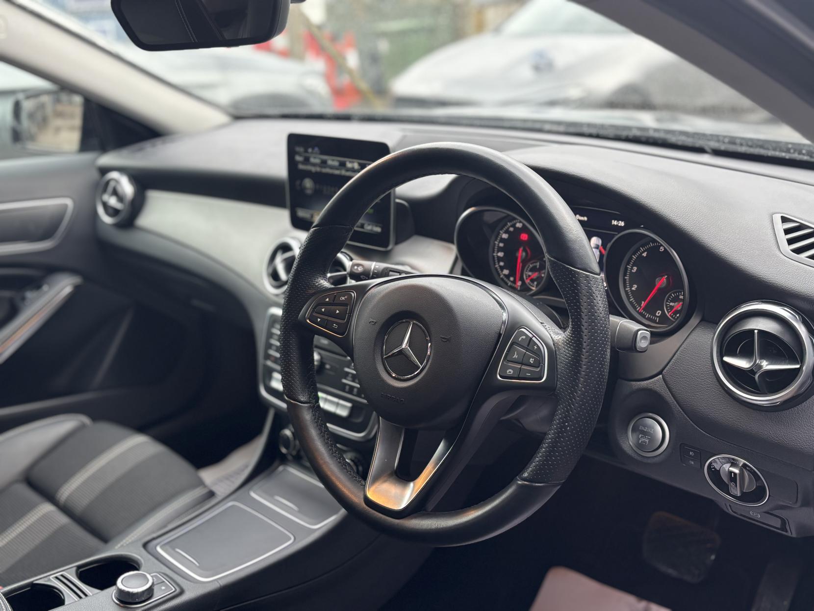 Mercedes-Benz GLA 1.6 GLA180 Urban Edition SUV 5dr Petrol 7G-DCT Euro 6 (s/s) (122 ps)