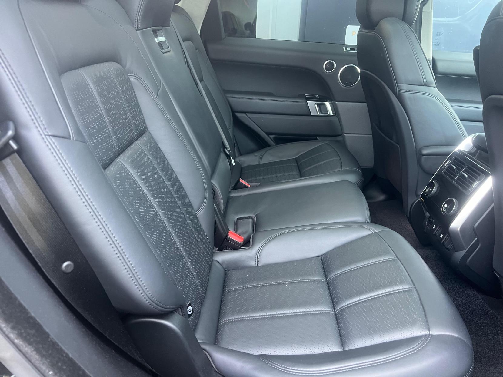 Land Rover Range Rover Sport 3.0 SD V6 Autobiography Dynamic SUV 5dr Diesel Auto 4WD Euro 6 (s/s) (306 ps)