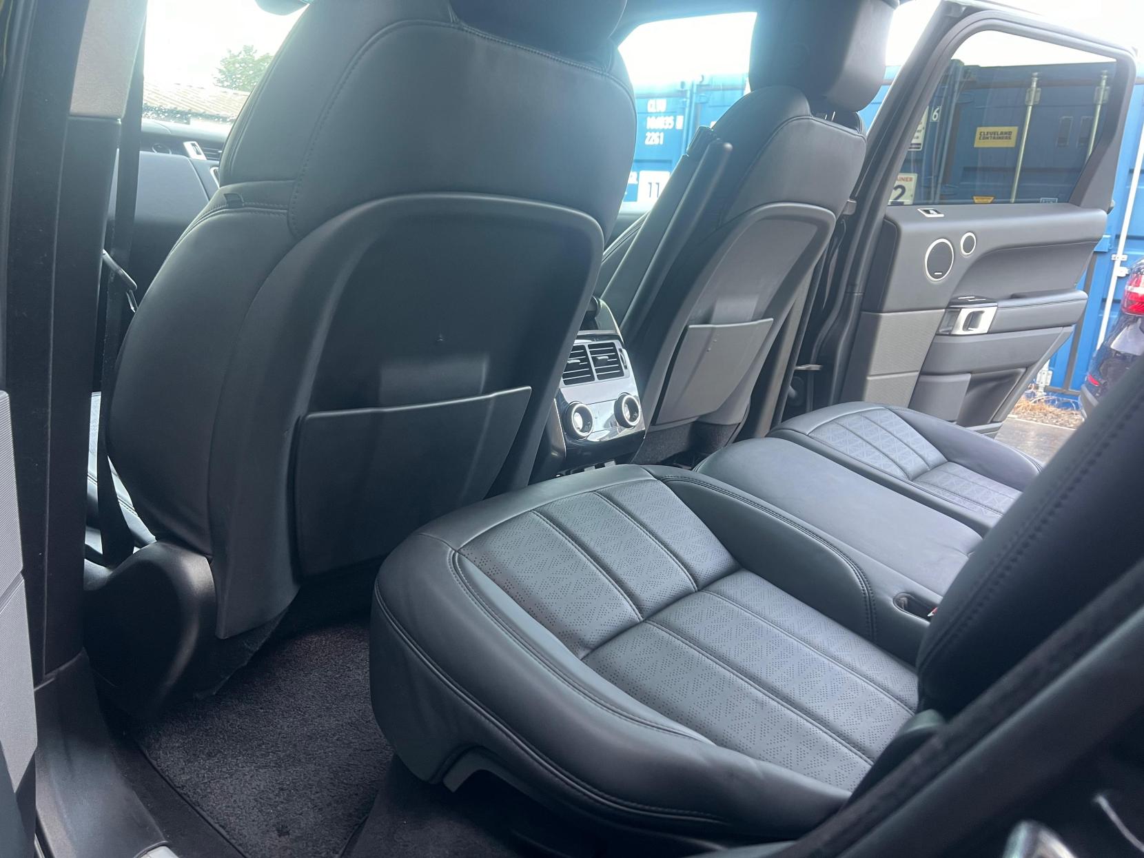 Land Rover Range Rover Sport 3.0 SD V6 Autobiography Dynamic SUV 5dr Diesel Auto 4WD Euro 6 (s/s) (306 ps)