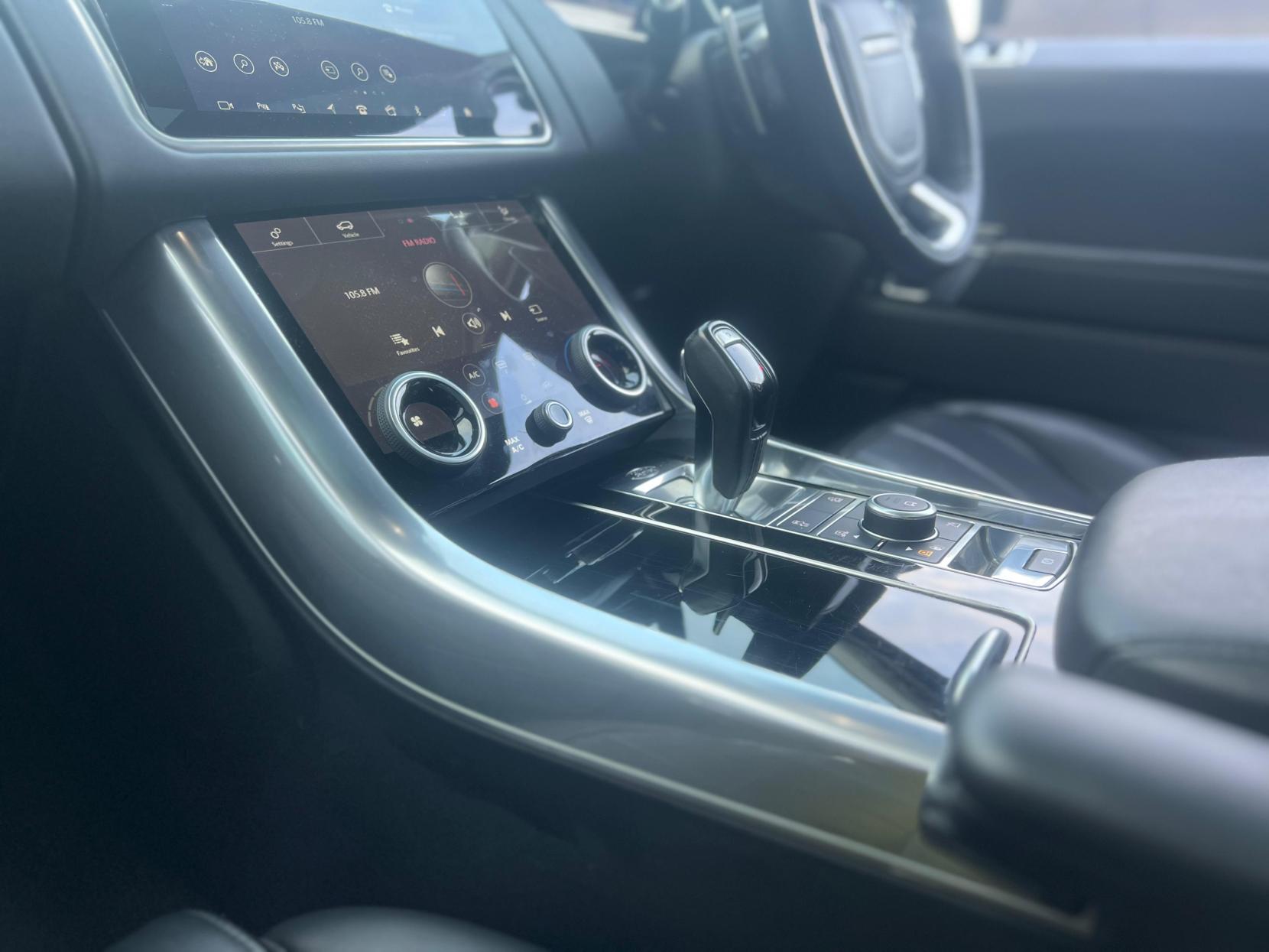 Land Rover Range Rover Sport 3.0 SD V6 Autobiography Dynamic SUV 5dr Diesel Auto 4WD Euro 6 (s/s) (306 ps)