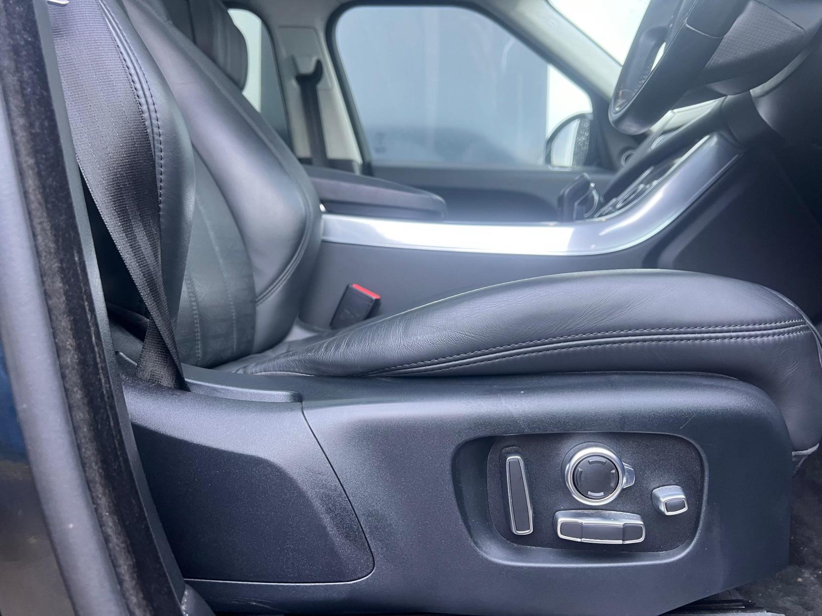 Land Rover Range Rover Sport 3.0 SD V6 Autobiography Dynamic SUV 5dr Diesel Auto 4WD Euro 6 (s/s) (306 ps)