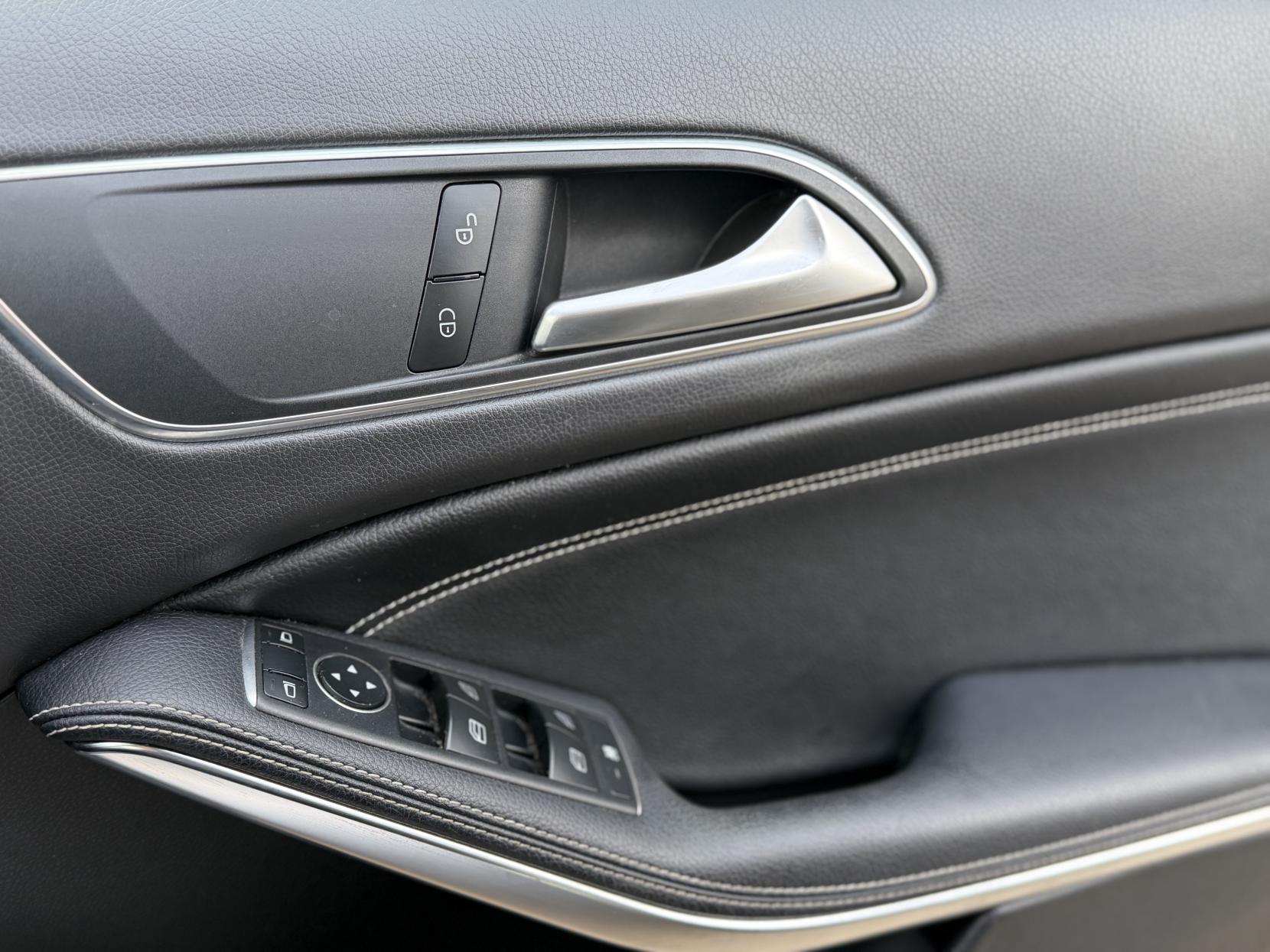 Mercedes-Benz GLA 1.6 GLA180 Urban Edition SUV 5dr Petrol 7G-DCT Euro 6 (s/s) (122 ps)