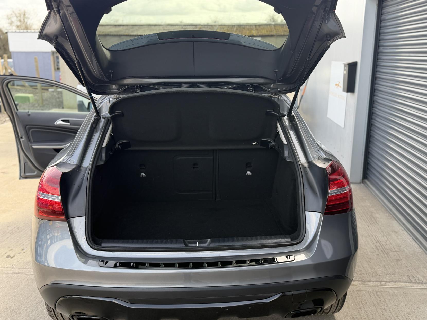 Mercedes-Benz GLA 1.6 GLA180 Urban Edition SUV 5dr Petrol 7G-DCT Euro 6 (s/s) (122 ps)