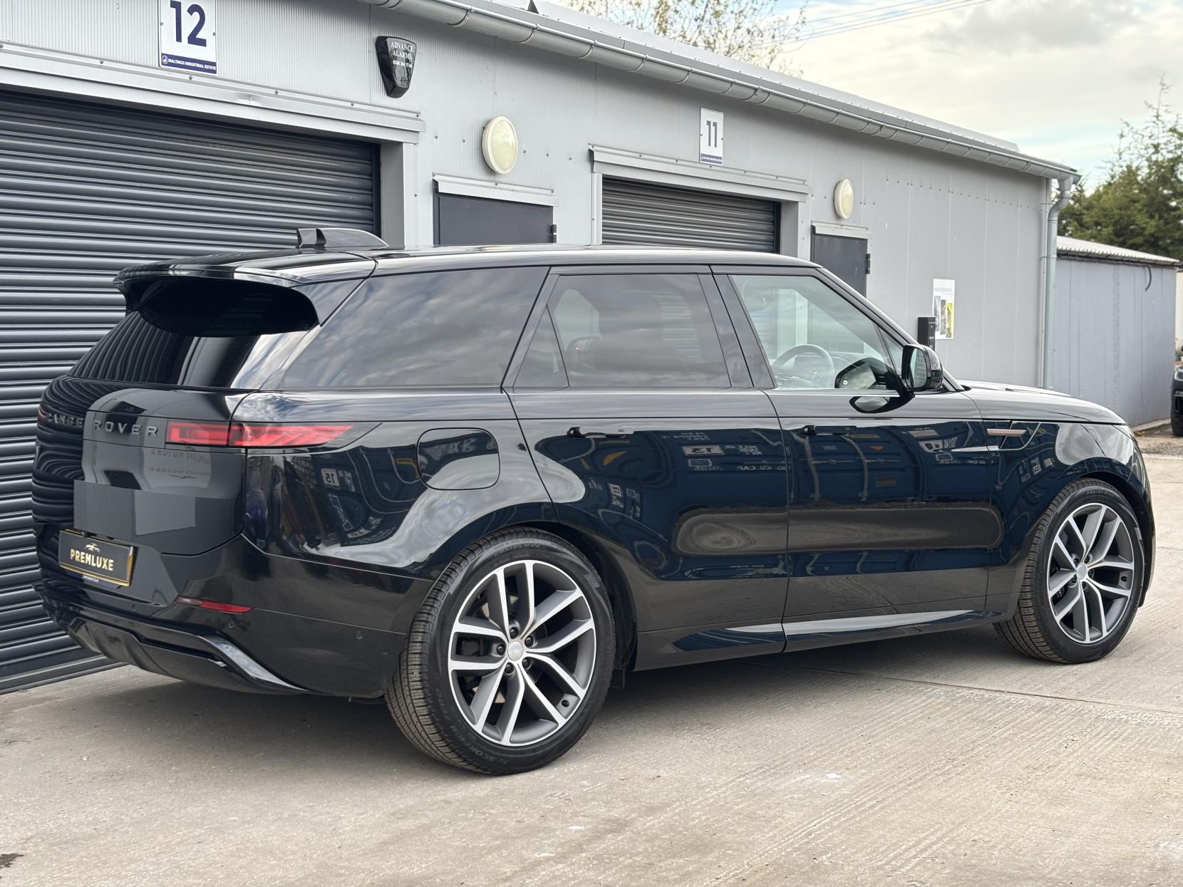 Land Rover Range Rover Sport 3.0 D300 MHEV Dynamic SE SUV 5dr Diesel Auto 4WD Euro 6 (s/s) (300 ps)