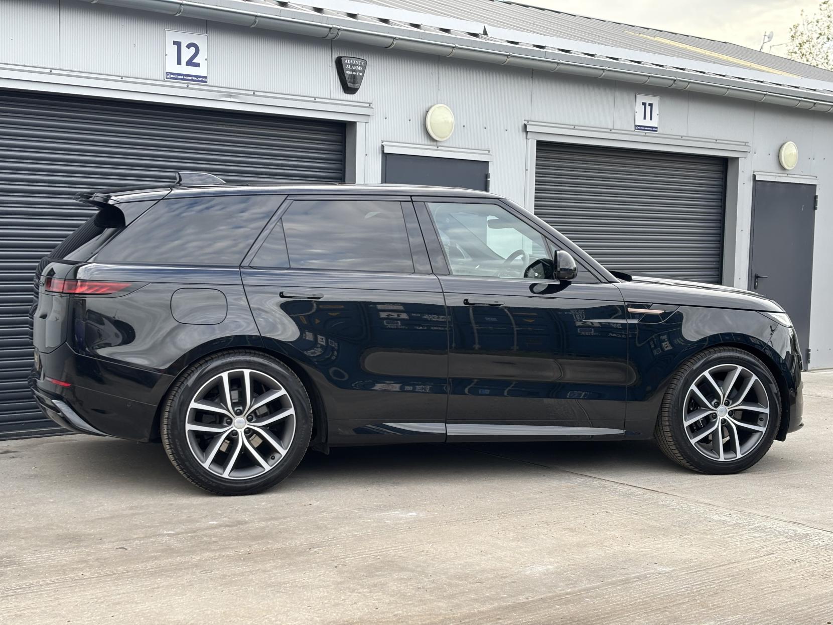 Land Rover Range Rover Sport 3.0 D300 MHEV Dynamic SE SUV 5dr Diesel Auto 4WD Euro 6 (s/s) (300 ps)