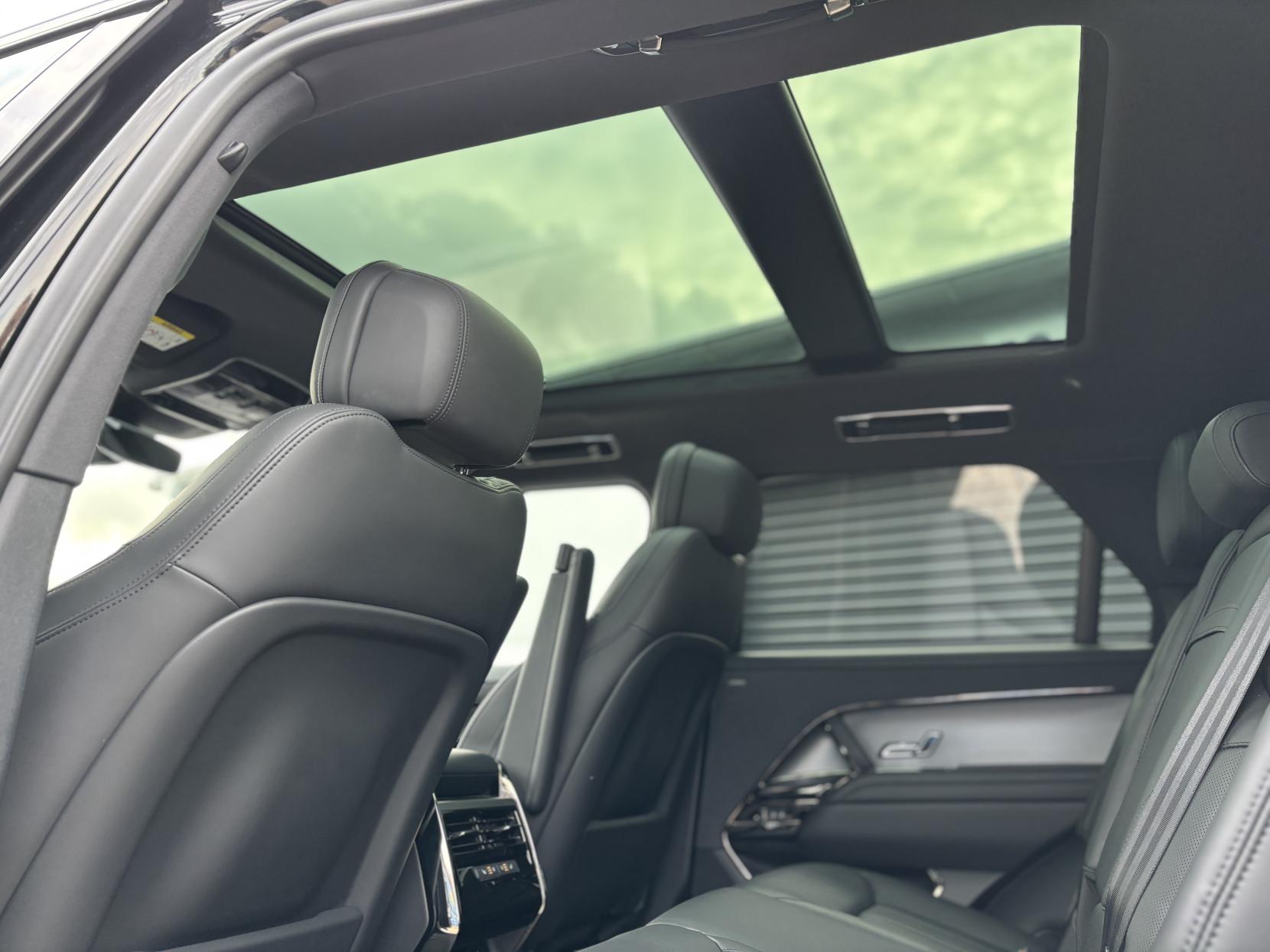 Land Rover Range Rover Sport 3.0 D300 MHEV Dynamic SE SUV 5dr Diesel Auto 4WD Euro 6 (s/s) (300 ps)