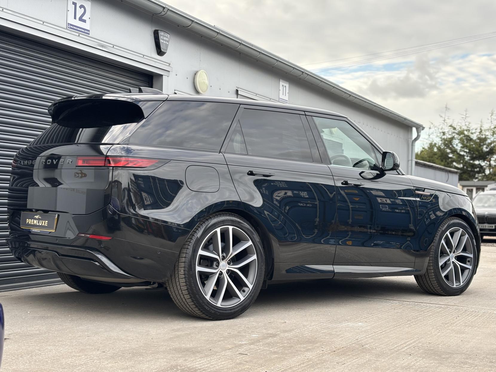 Land Rover Range Rover Sport 3.0 D300 MHEV Dynamic SE SUV 5dr Diesel Auto 4WD Euro 6 (s/s) (300 ps)