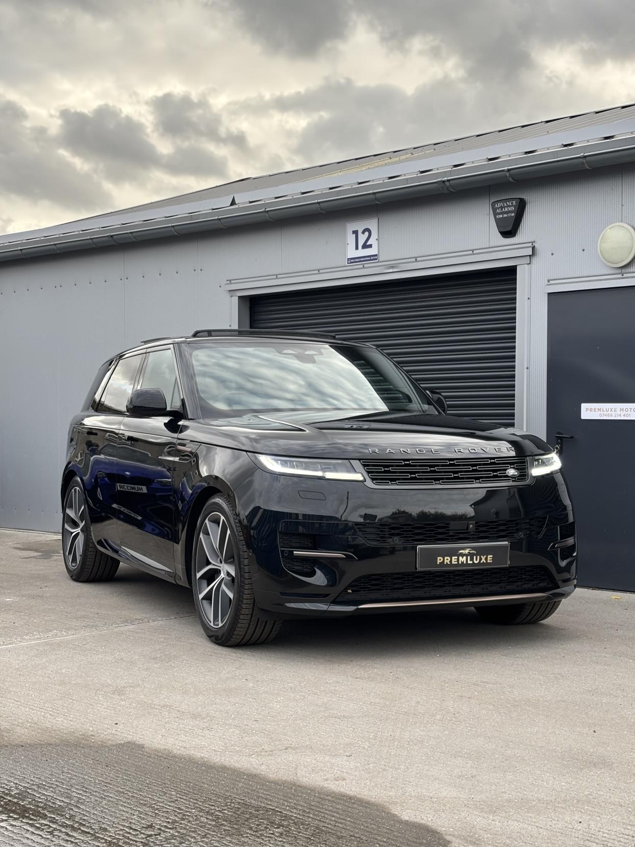 Land Rover Range Rover Sport 3.0 D300 MHEV Dynamic SE SUV 5dr Diesel Auto 4WD Euro 6 (s/s) (300 ps)