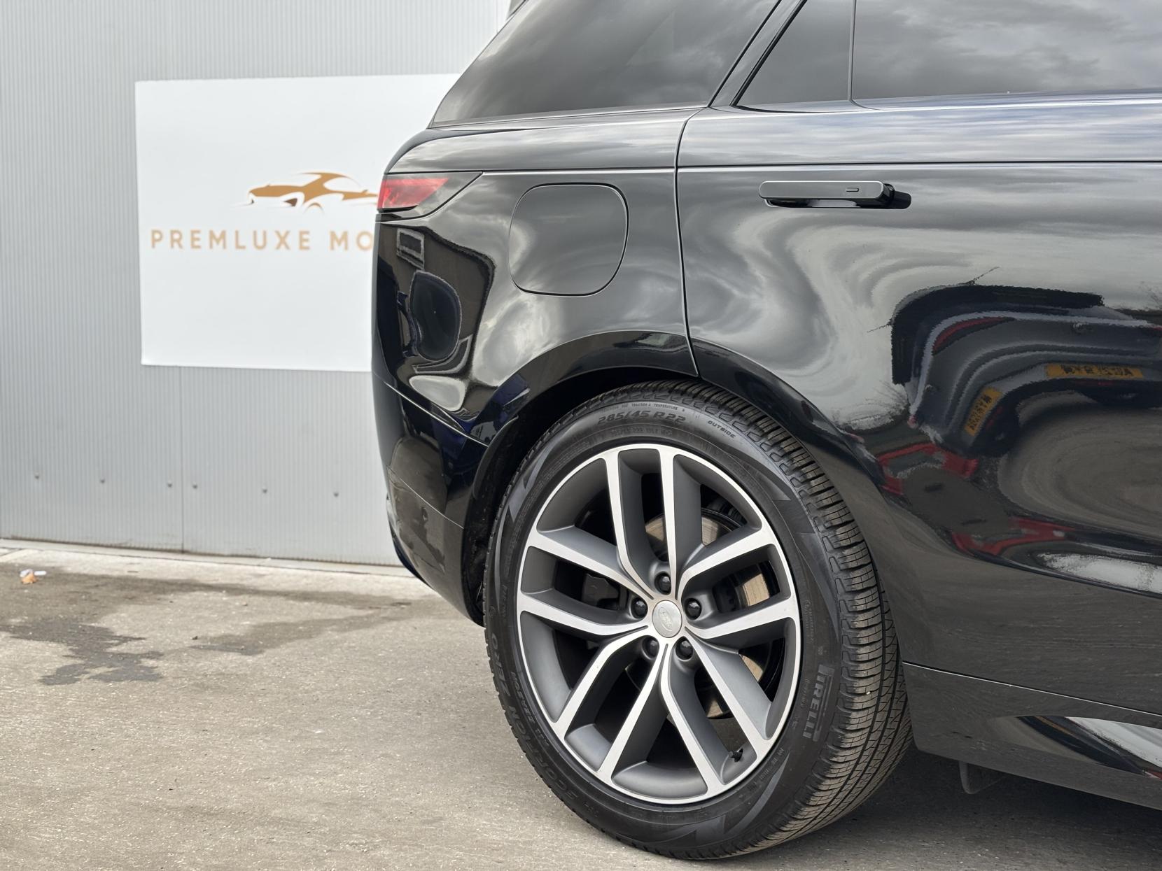 Land Rover Range Rover Sport 3.0 D300 MHEV Dynamic SE SUV 5dr Diesel Auto 4WD Euro 6 (s/s) (300 ps)