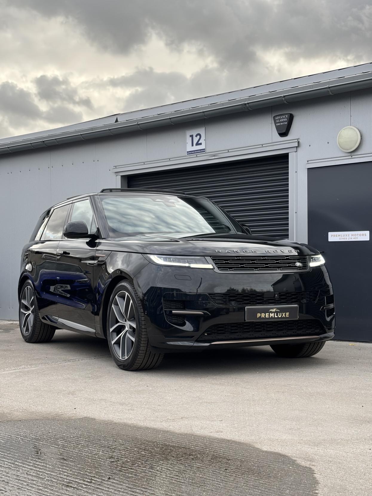 Land Rover Range Rover Sport 3.0 D300 MHEV Dynamic SE SUV 5dr Diesel Auto 4WD Euro 6 (s/s) (300 ps)