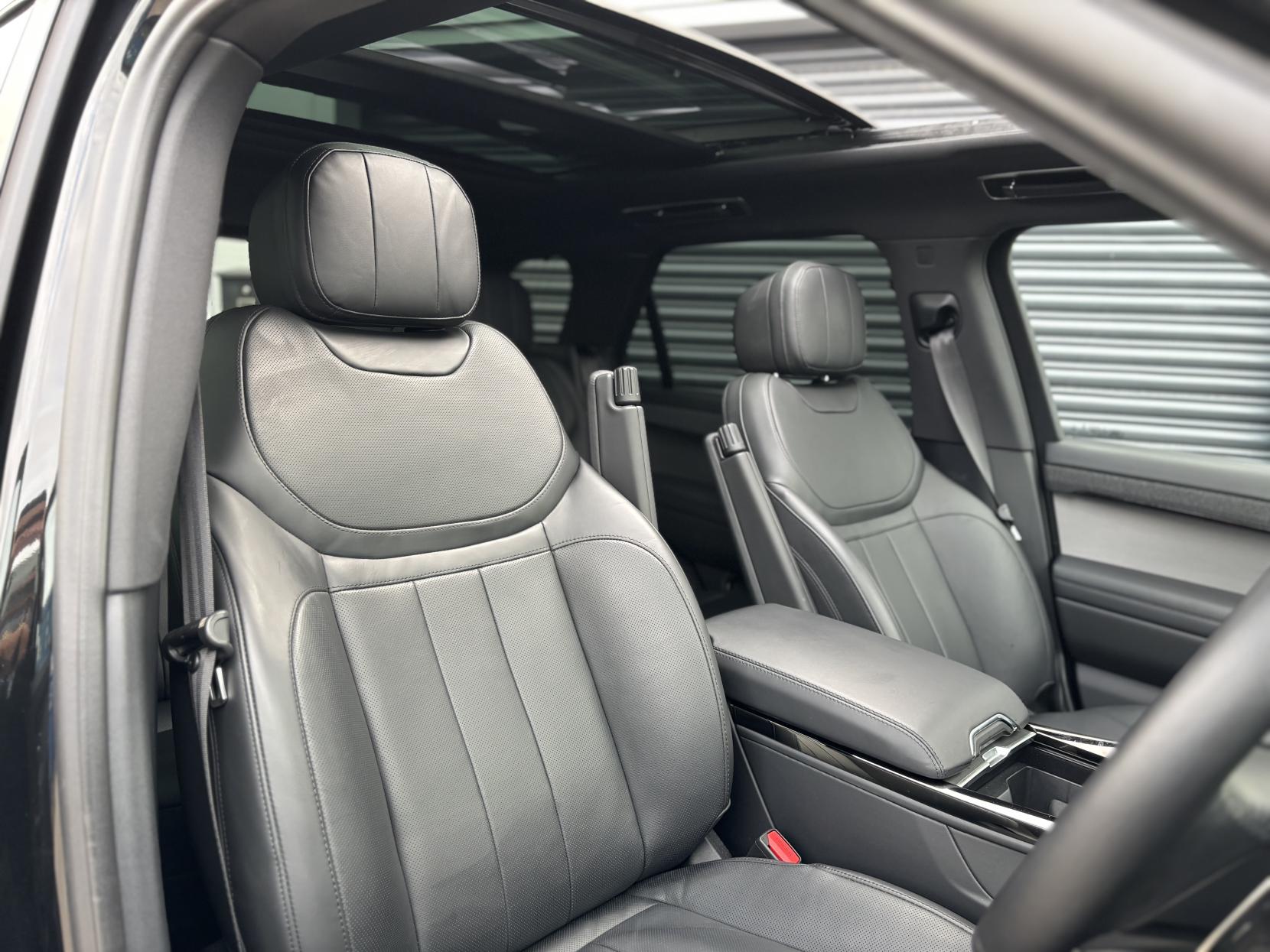 Land Rover Range Rover Sport 3.0 D300 MHEV Dynamic SE SUV 5dr Diesel Auto 4WD Euro 6 (s/s) (300 ps)