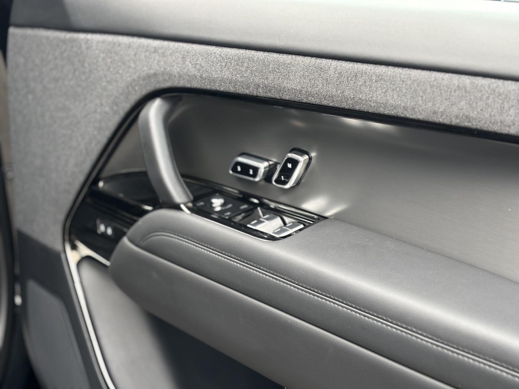 Land Rover Range Rover Sport 3.0 D300 MHEV Dynamic SE SUV 5dr Diesel Auto 4WD Euro 6 (s/s) (300 ps)