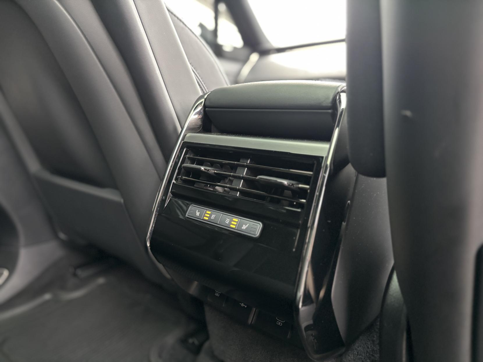 Land Rover Range Rover Sport 3.0 D300 MHEV Dynamic SE SUV 5dr Diesel Auto 4WD Euro 6 (s/s) (300 ps)