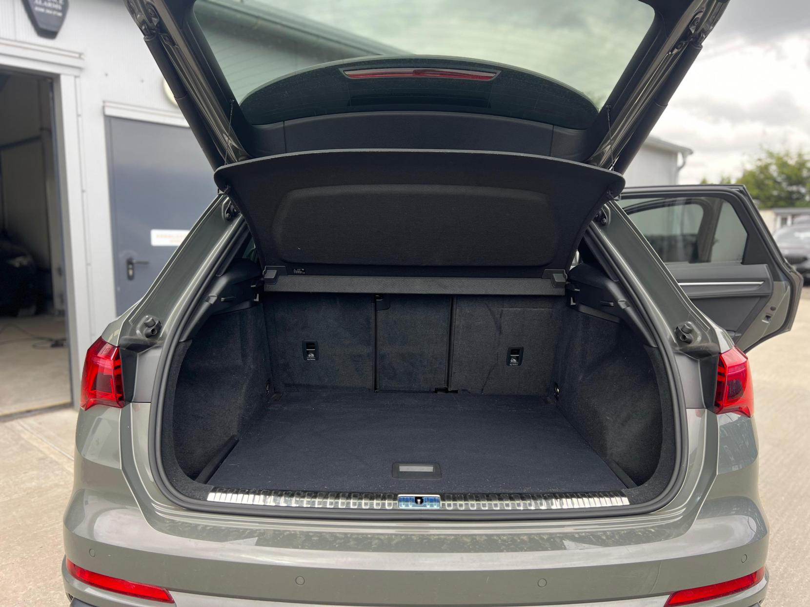 Audi Q3 1.5 TFSI CoD 35 S line SUV 5dr Petrol S Tronic Euro 6 (s/s) (150 ps)