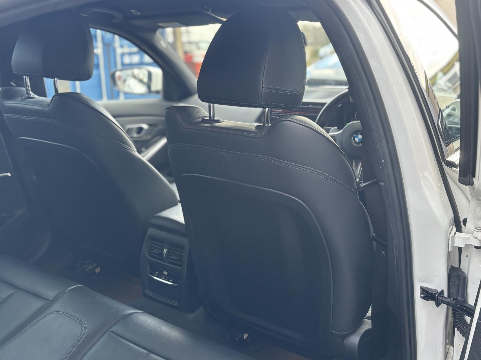 BMW 3 Series 2.0 320i M Sport Saloon 4dr Petrol Auto xDrive Euro 6 (s/s) (184 ps)