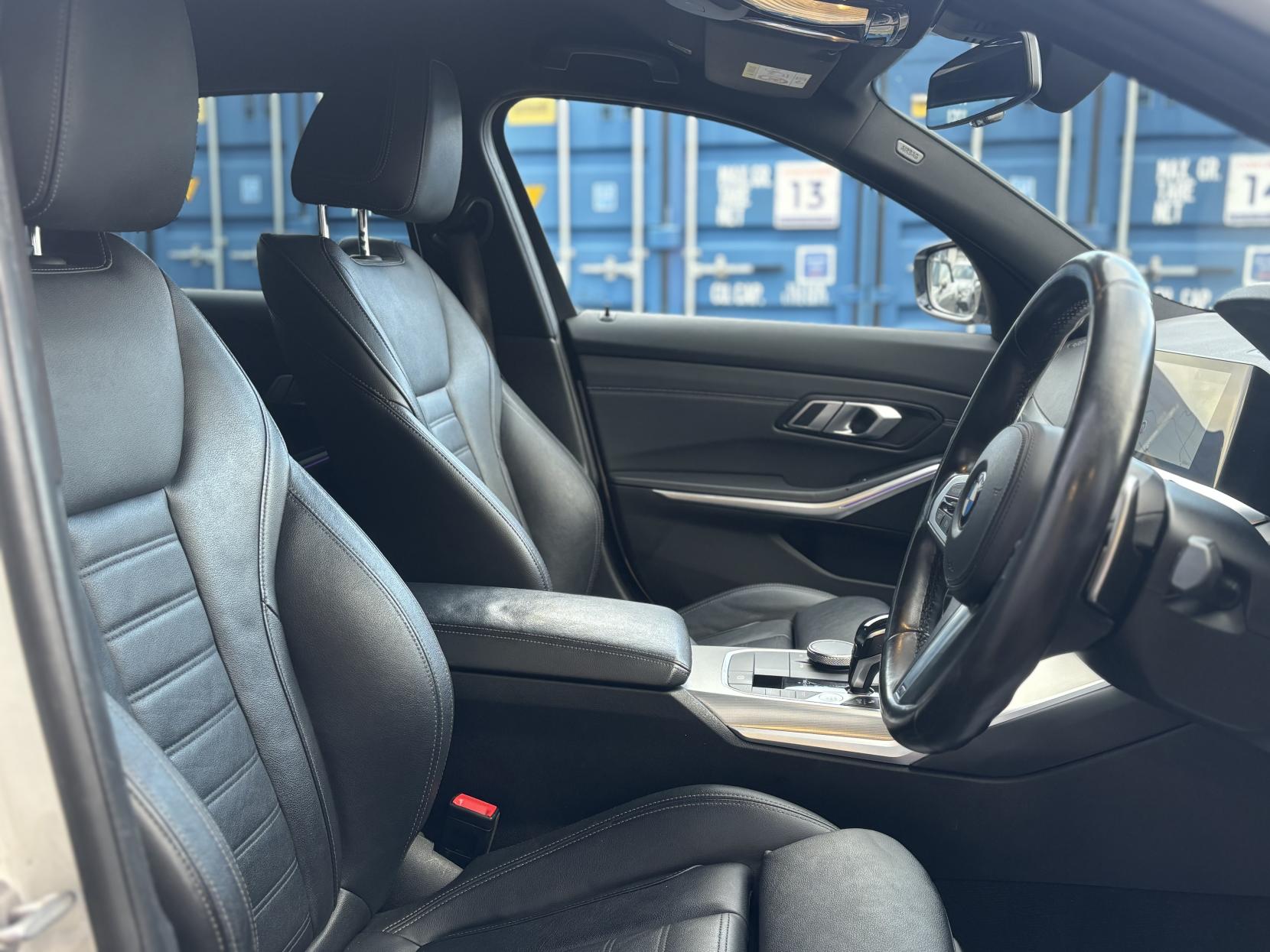 BMW 3 Series 2.0 320i M Sport Saloon 4dr Petrol Auto xDrive Euro 6 (s/s) (184 ps)