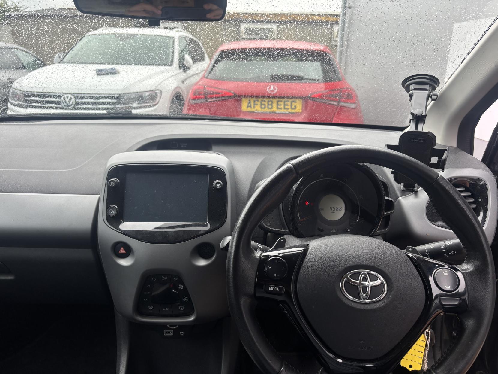 Toyota AYGO 1.0 VVT-i x-trend Funroof 5dr Petrol x-shift Euro 6 (71 ps)