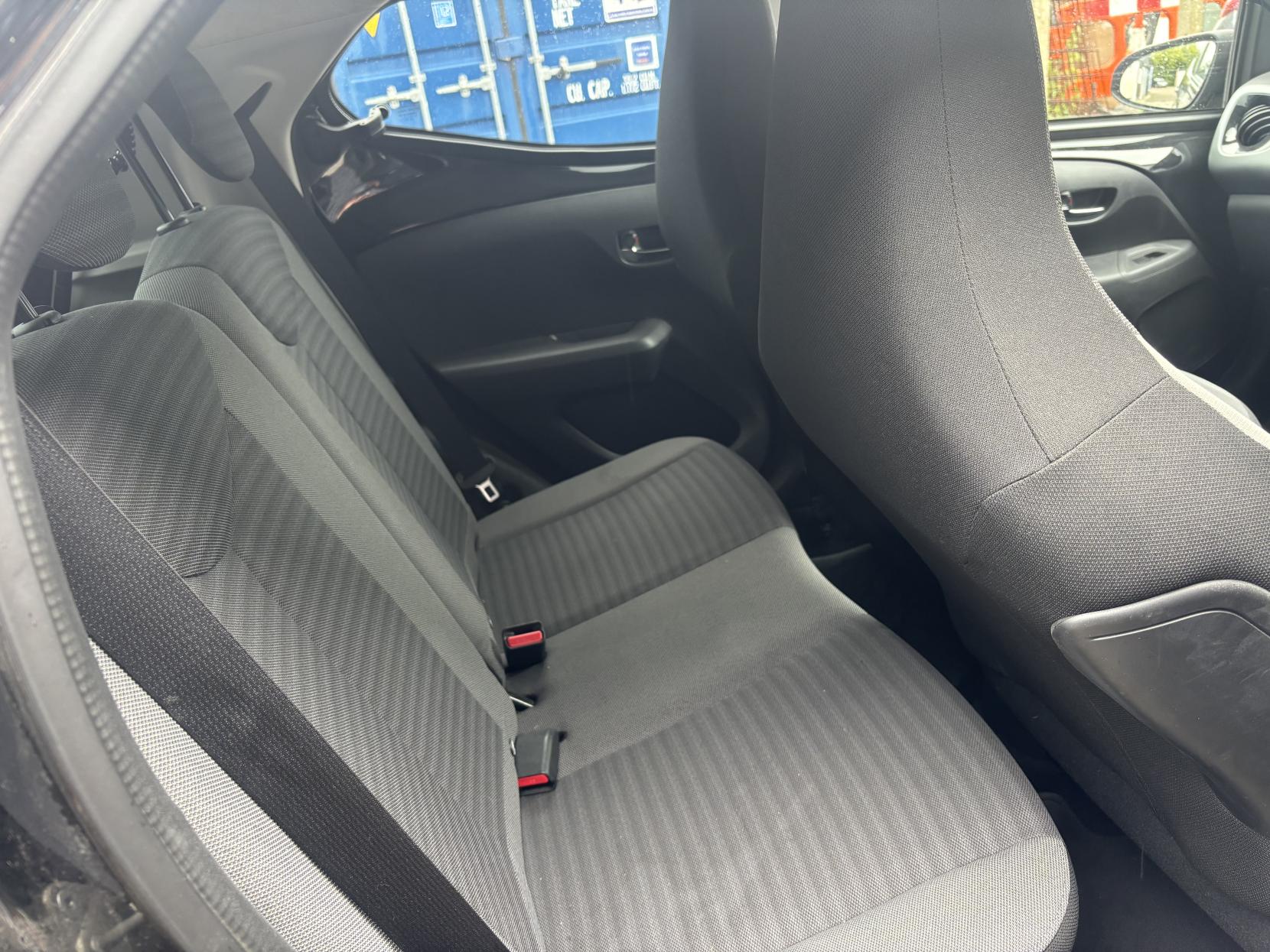 Toyota AYGO 1.0 VVT-i x-trend Funroof 5dr Petrol x-shift Euro 6 (71 ps)