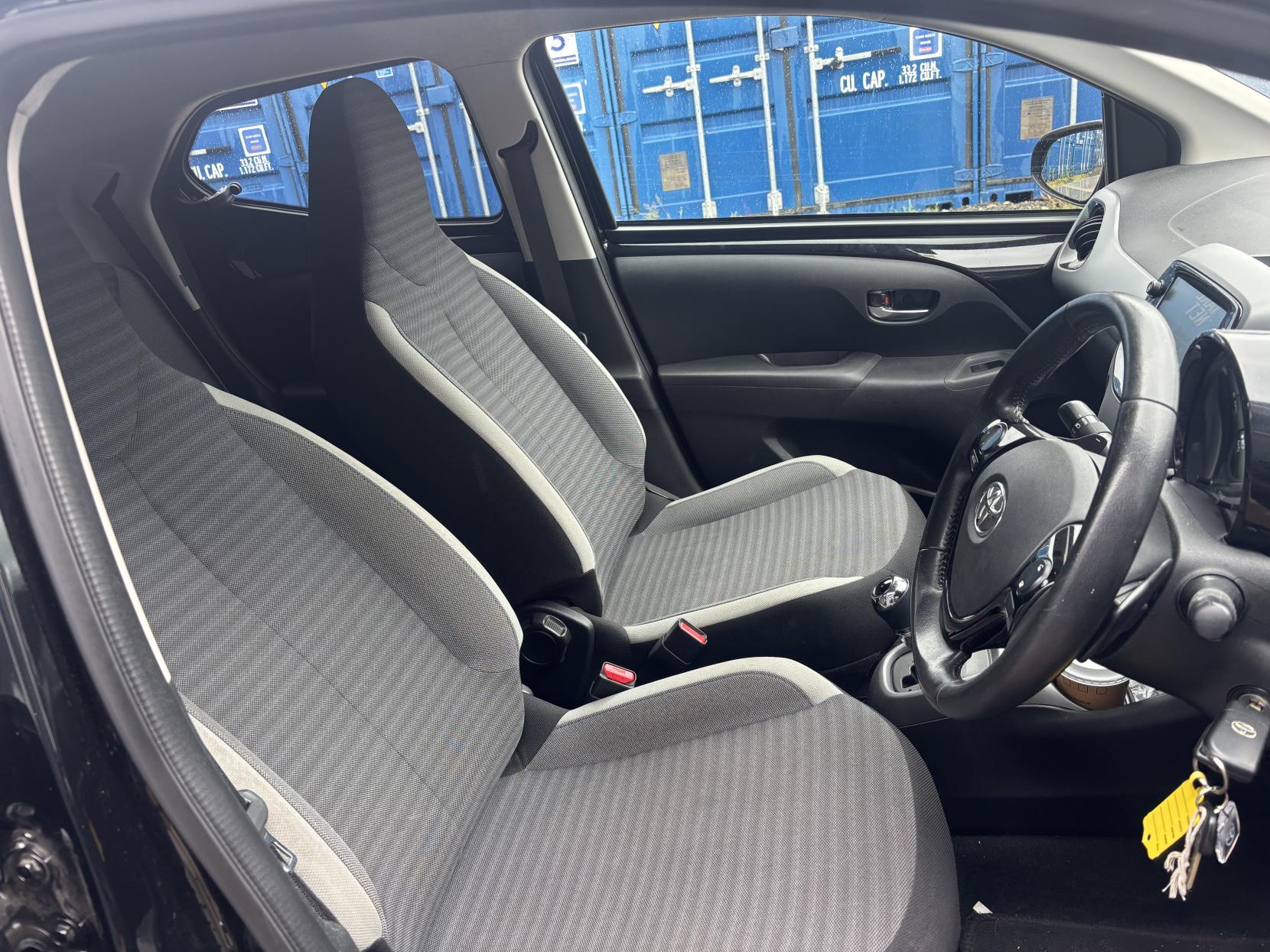 Toyota AYGO 1.0 VVT-i x-trend Funroof 5dr Petrol x-shift Euro 6 (71 ps)