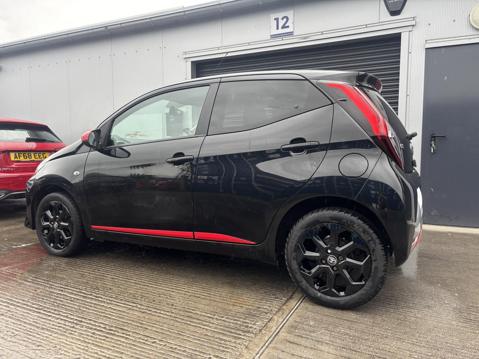 Toyota AYGO 1.0 VVT-i x-trend Funroof 5dr Petrol x-shift Euro 6 (71 ps)