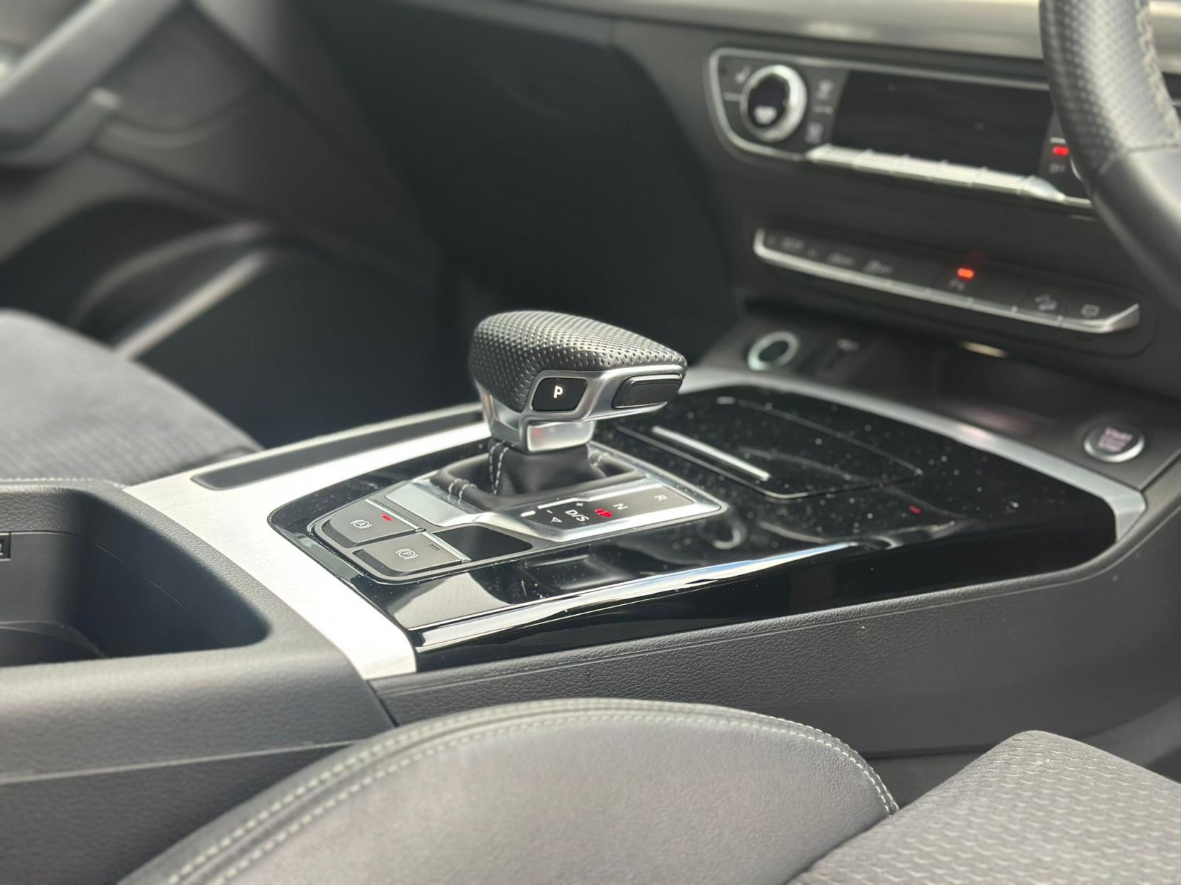 Audi Q5 2.0 TDI 40 S line SUV 5dr Diesel S Tronic quattro Euro 6 (s/s) (204 ps)