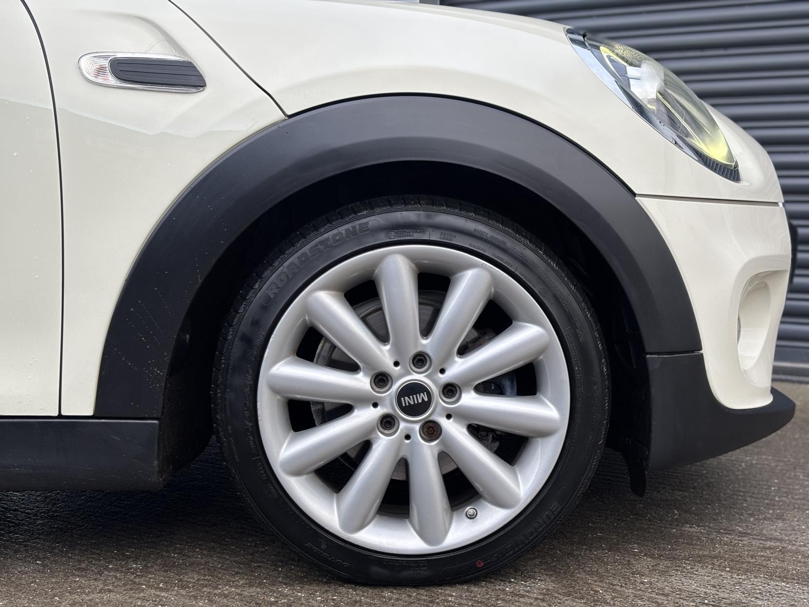 MINI Hatch 1.5 Cooper Classic Hatchback 5dr Petrol Steptronic Euro 6 (s/s) (136 ps)