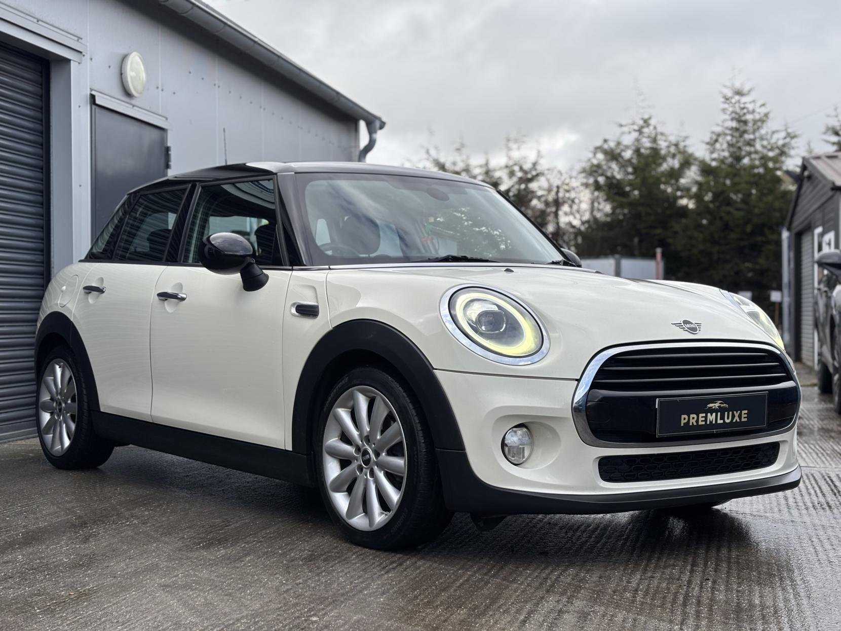 MINI Hatch 1.5 Cooper Classic Hatchback 5dr Petrol Steptronic Euro 6 (s/s) (136 ps)