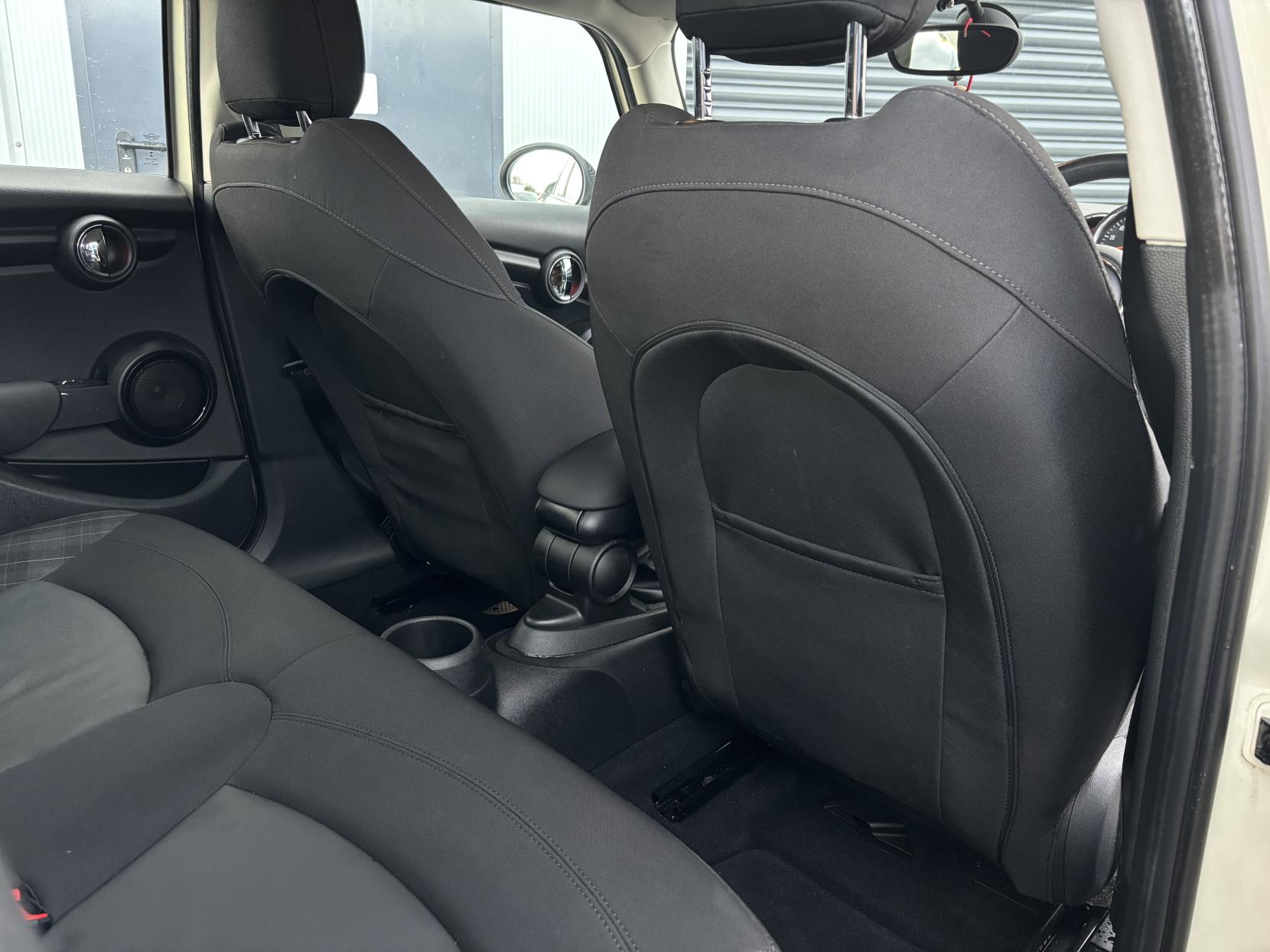 MINI Hatch 1.5 Cooper Classic Hatchback 5dr Petrol Steptronic Euro 6 (s/s) (136 ps)