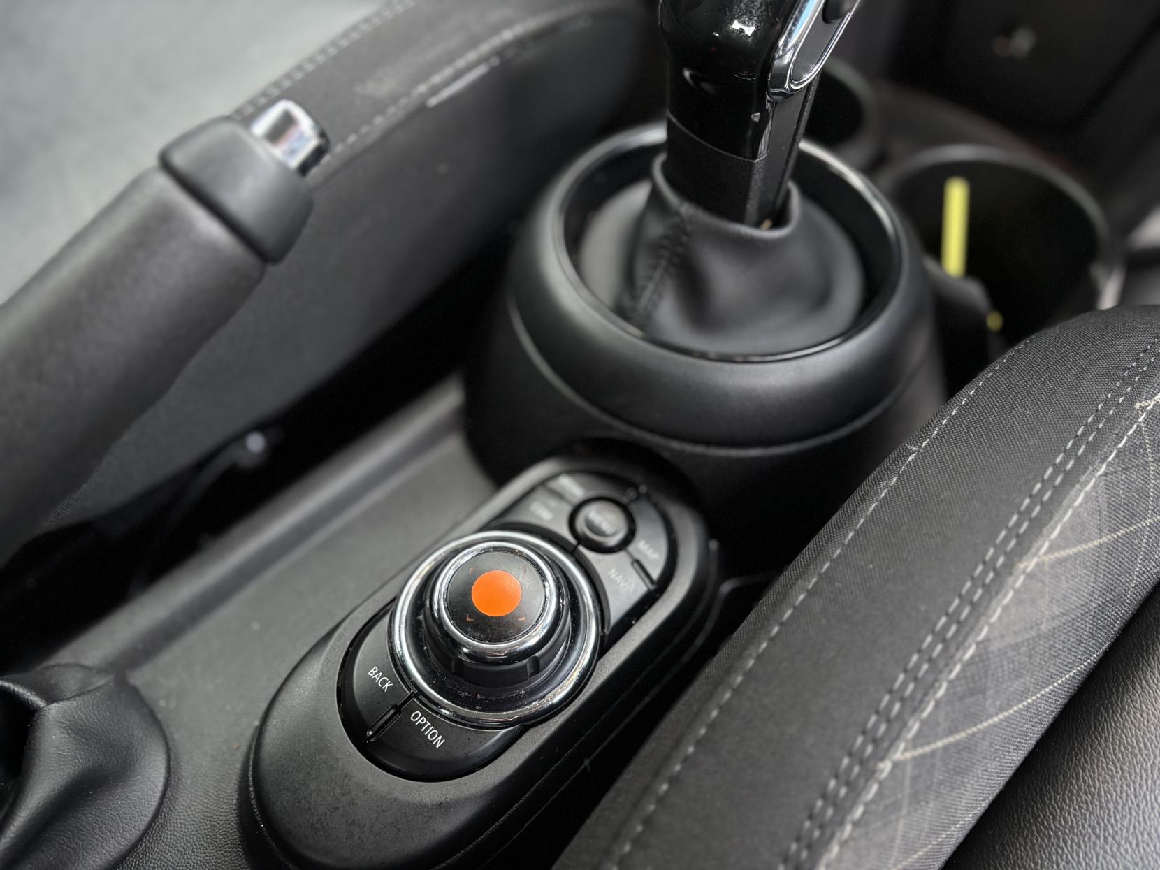 MINI Hatch 1.5 Cooper Classic Hatchback 5dr Petrol Steptronic Euro 6 (s/s) (136 ps)