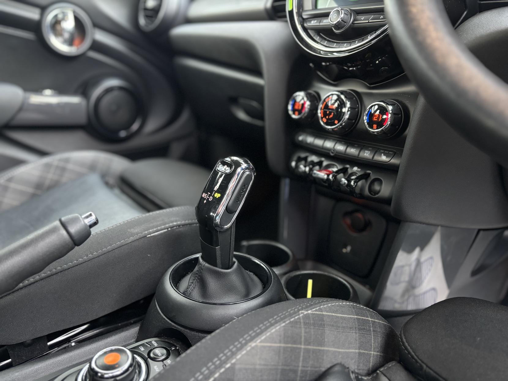 MINI Hatch 1.5 Cooper Classic Hatchback 5dr Petrol Steptronic Euro 6 (s/s) (136 ps)