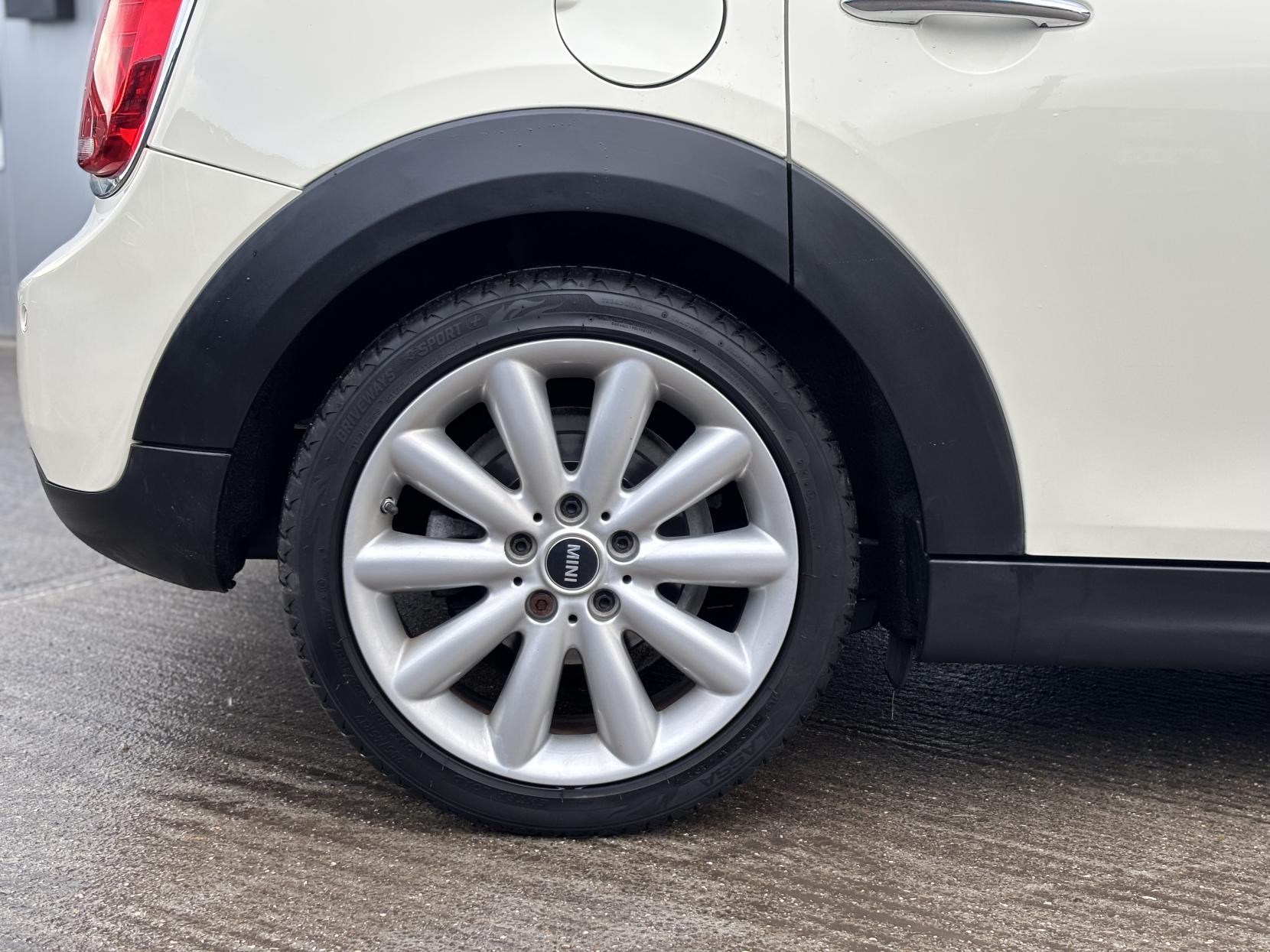 MINI Hatch 1.5 Cooper Classic Hatchback 5dr Petrol Steptronic Euro 6 (s/s) (136 ps)