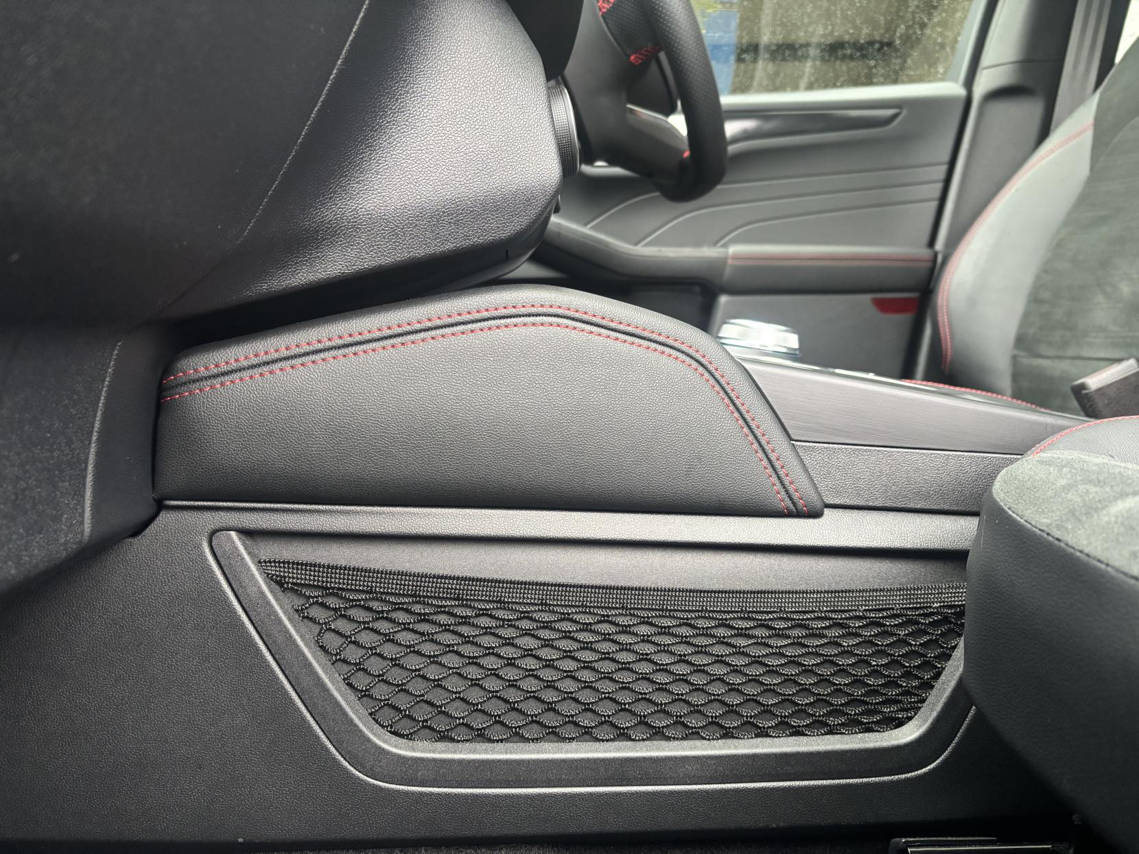 Ford Kuga 2.5h Duratec Black Package Edition SUV 5dr Petrol Hybrid CVT Euro 6 (s/s) (190 ps)